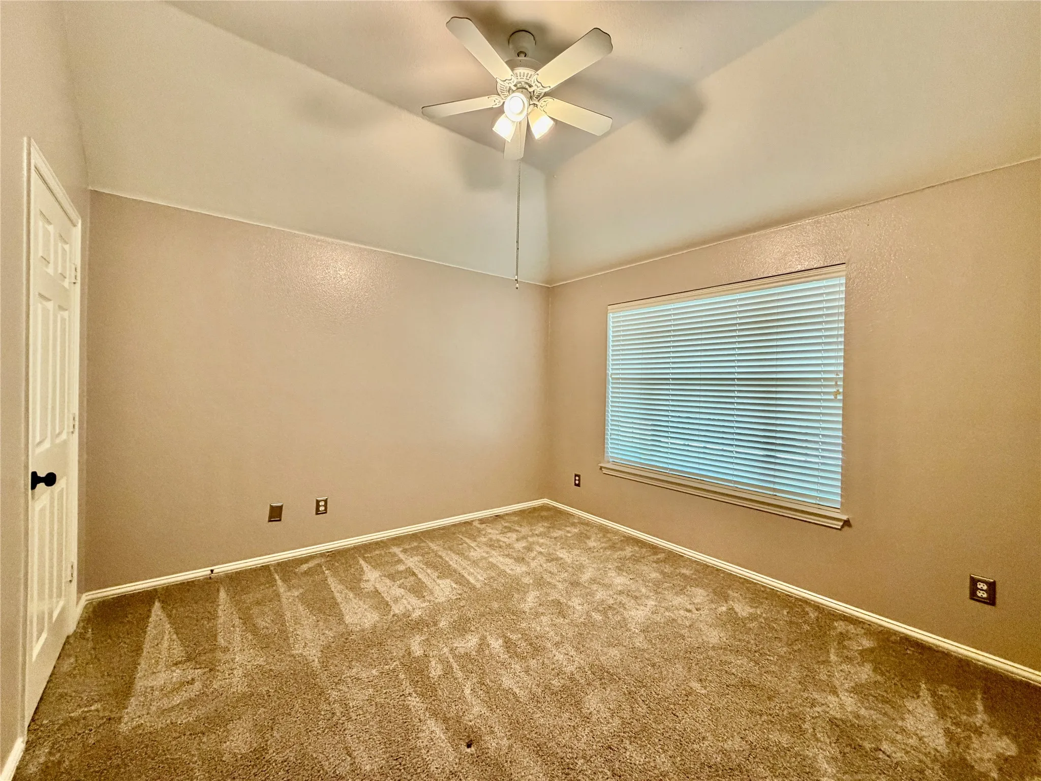 Single Family Residence For Rent in Denton County , 1632 Castle Pines Drive, Frisco, Texas 75036, 3 Bedroom, 2 Bathroom, 2 Garage spaces, 2,212 Sqft, built in 2000, mls#21357741, Real Estate Agent in Frisco, Homes For Rent in Denton county, Homes For Rent in Frisco, Realtor in Frisco Texas, Real Estate Brokerage Independent Realty Texas, Luminita Cordes Realtor