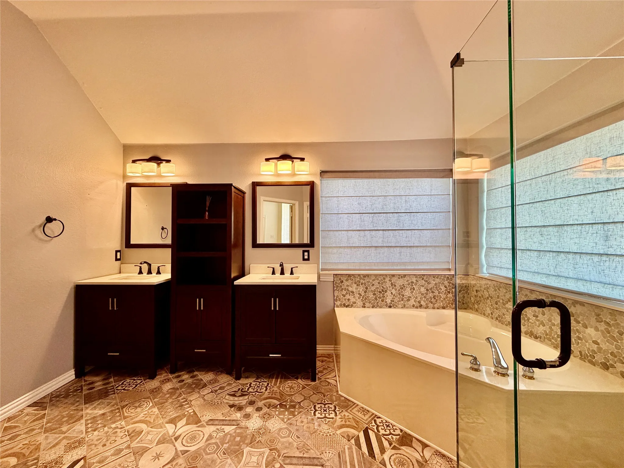 Single Family Residence For Rent in Denton County , 1632 Castle Pines Drive, Frisco, Texas 75036, 3 Bedroom, 2 Bathroom, 2 Garage spaces, 2,212 Sqft, built in 2000, mls#21357741, Real Estate Agent in Frisco, Homes For Rent in Denton county, Homes For Rent in Frisco, Realtor in Frisco Texas, Real Estate Brokerage Independent Realty Texas, Luminita Cordes Realtor