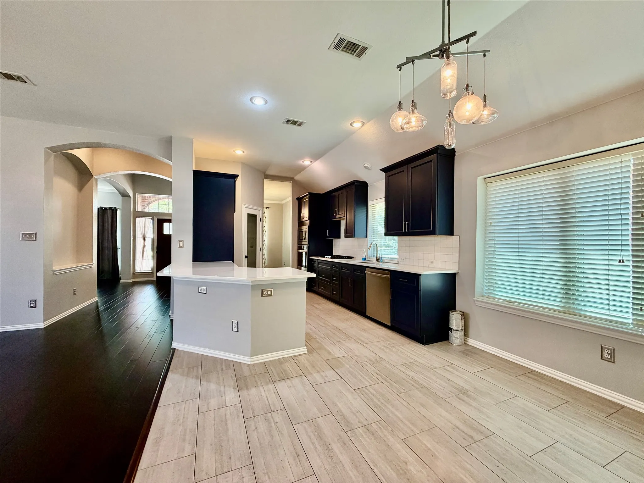 Single Family Residence For Rent in Denton County , 1632 Castle Pines Drive, Frisco, Texas 75036, 3 Bedroom, 2 Bathroom, 2 Garage spaces, 2,212 Sqft, built in 2000, mls#21357741, Real Estate Agent in Frisco, Homes For Rent in Denton county, Homes For Rent in Frisco, Realtor in Frisco Texas, Real Estate Brokerage Independent Realty Texas, Luminita Cordes Realtor
