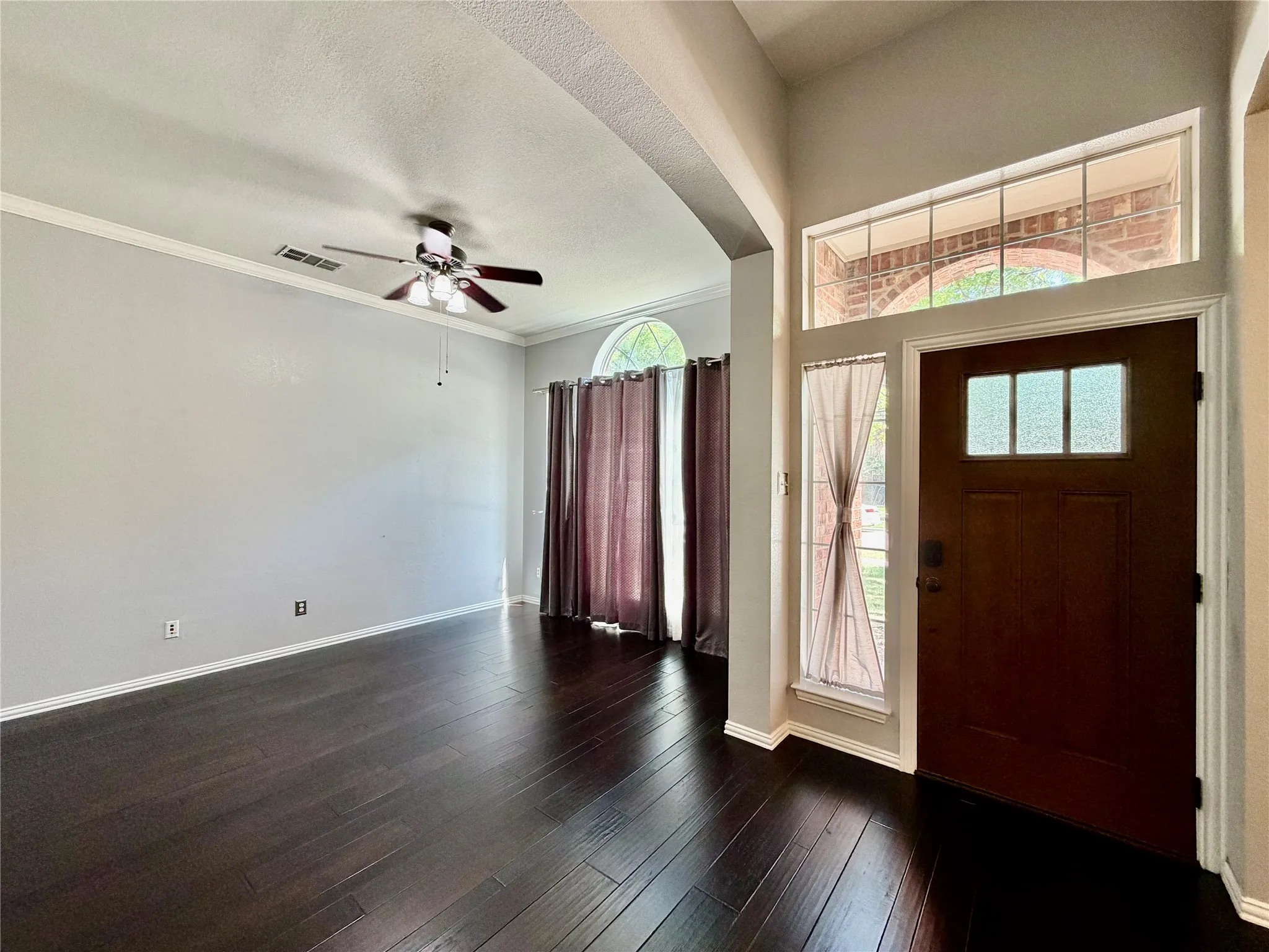 Single Family Residence For Rent in Denton County , 1632 Castle Pines Drive, Frisco, Texas 75036, 3 Bedroom, 2 Bathroom, 2 Garage spaces, 2,212 Sqft, built in 2000, mls#21357741, Real Estate Agent in Frisco, Homes For Rent in Denton county, Homes For Rent in Frisco, Realtor in Frisco Texas, Real Estate Brokerage Independent Realty Texas, Luminita Cordes Realtor