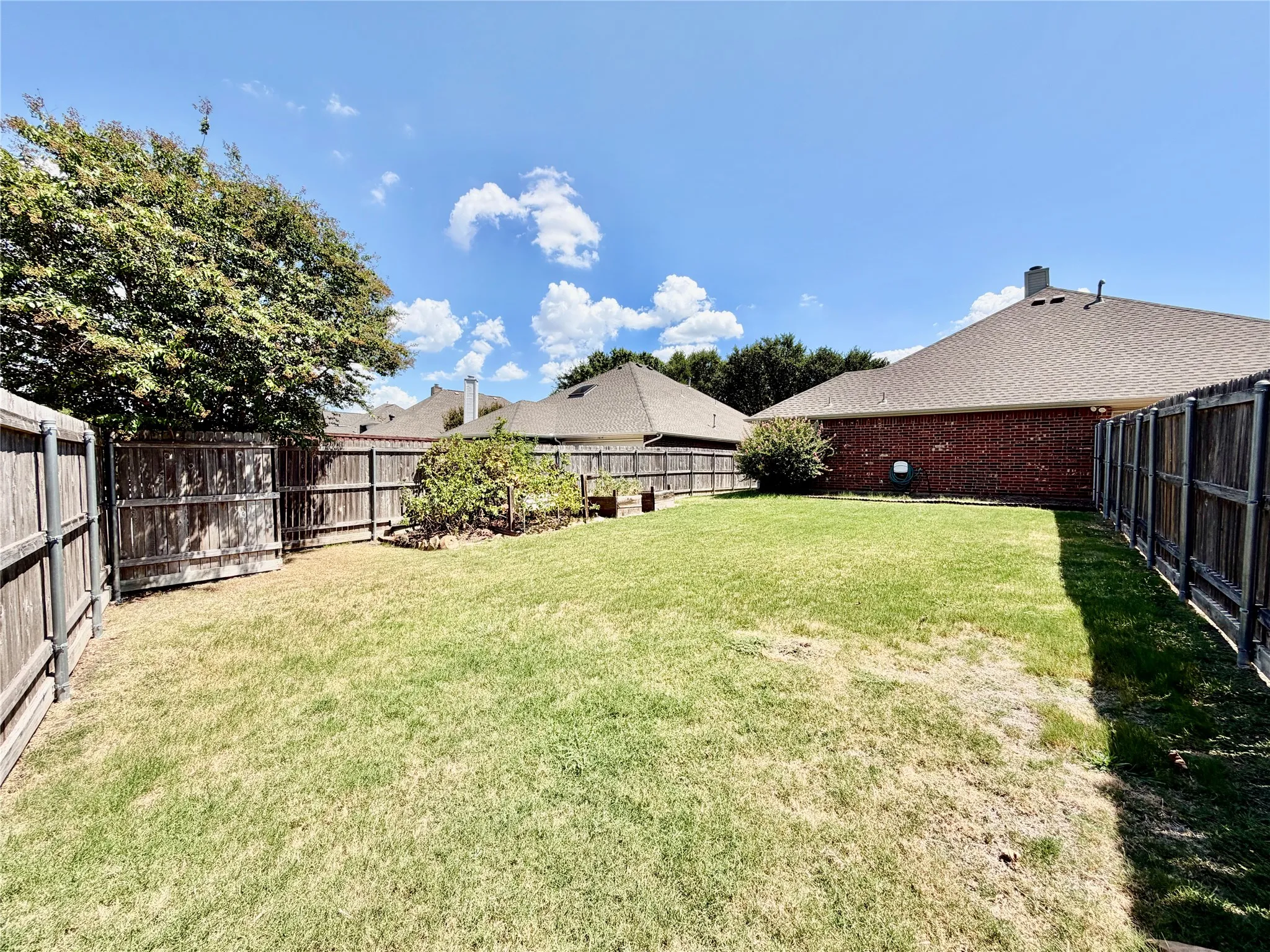 Single Family Residence For Rent in Denton County , 1632 Castle Pines Drive, Frisco, Texas 75036, 3 Bedroom, 2 Bathroom, 2 Garage spaces, 2,212 Sqft, built in 2000, mls#21357741, Real Estate Agent in Frisco, Homes For Rent in Denton county, Homes For Rent in Frisco, Realtor in Frisco Texas, Real Estate Brokerage Independent Realty Texas, Luminita Cordes Realtor