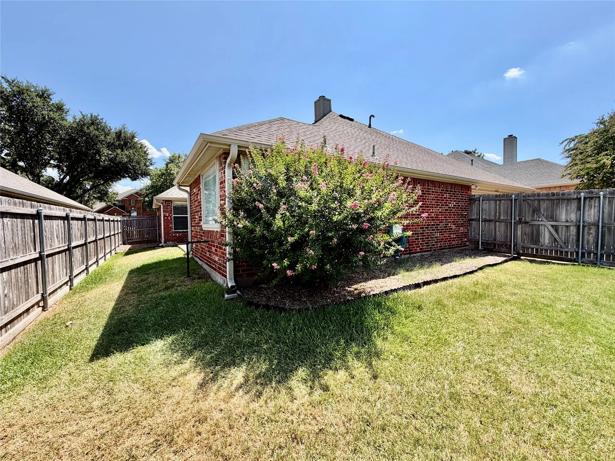 Single Family Residence For Rent in Denton County , 1632 Castle Pines Drive, Frisco, Texas 75036, 3 Bedroom, 2 Bathroom, 2 Garage spaces, 2,212 Sqft, built in 2000, mls#21357741, Real Estate Agent in Frisco, Homes For Rent in Denton county, Homes For Rent in Frisco, Realtor in Frisco Texas, Real Estate Brokerage Independent Realty Texas, Luminita Cordes Realtor