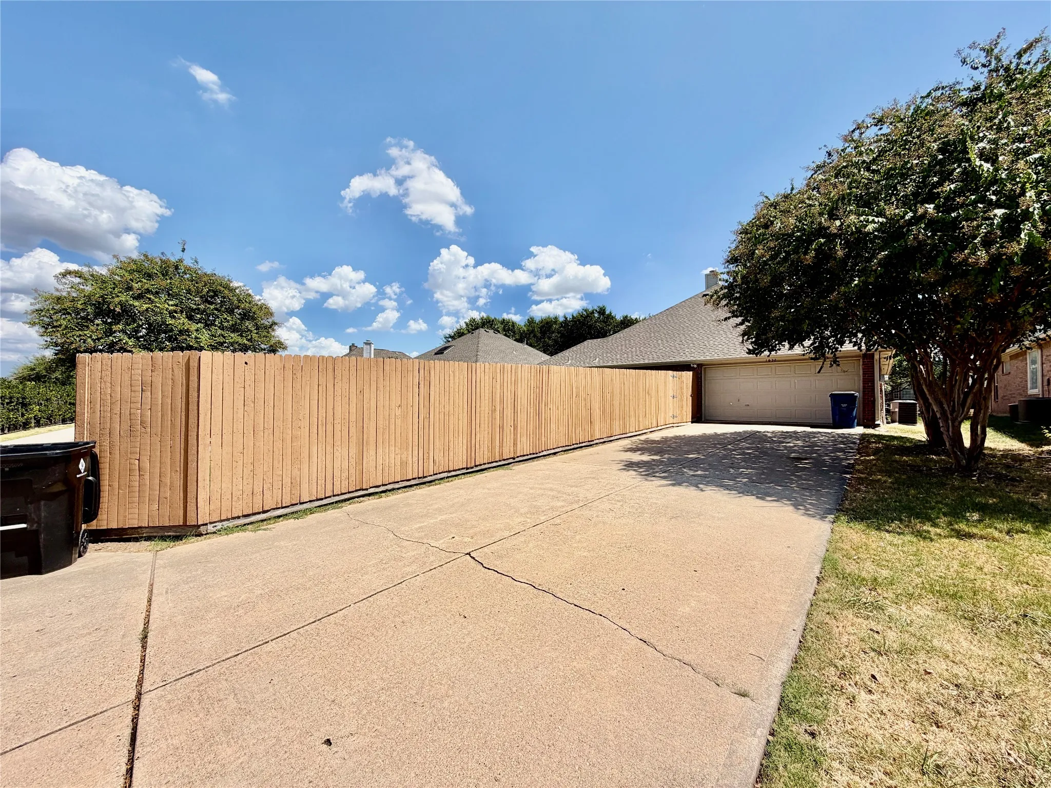 Single Family Residence For Rent in Denton County , 1632 Castle Pines Drive, Frisco, Texas 75036, 3 Bedroom, 2 Bathroom, 2 Garage spaces, 2,212 Sqft, built in 2000, mls#21357741, Real Estate Agent in Frisco, Homes For Rent in Denton county, Homes For Rent in Frisco, Realtor in Frisco Texas, Real Estate Brokerage Independent Realty Texas, Luminita Cordes Realtor