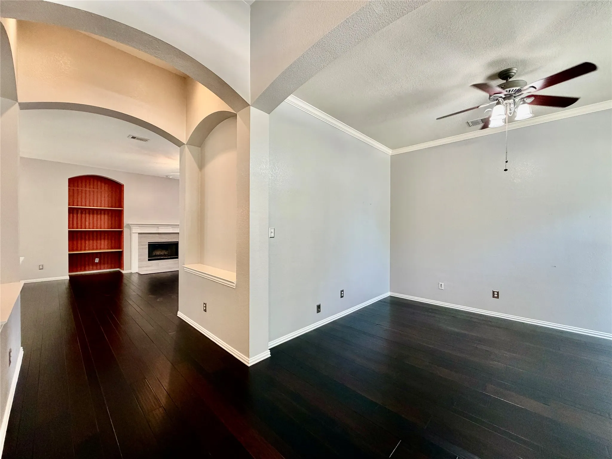 Single Family Residence For Rent in Denton County , 1632 Castle Pines Drive, Frisco, Texas 75036, 3 Bedroom, 2 Bathroom, 2 Garage spaces, 2,212 Sqft, built in 2000, mls#21357741, Real Estate Agent in Frisco, Homes For Rent in Denton county, Homes For Rent in Frisco, Realtor in Frisco Texas, Real Estate Brokerage Independent Realty Texas, Luminita Cordes Realtor