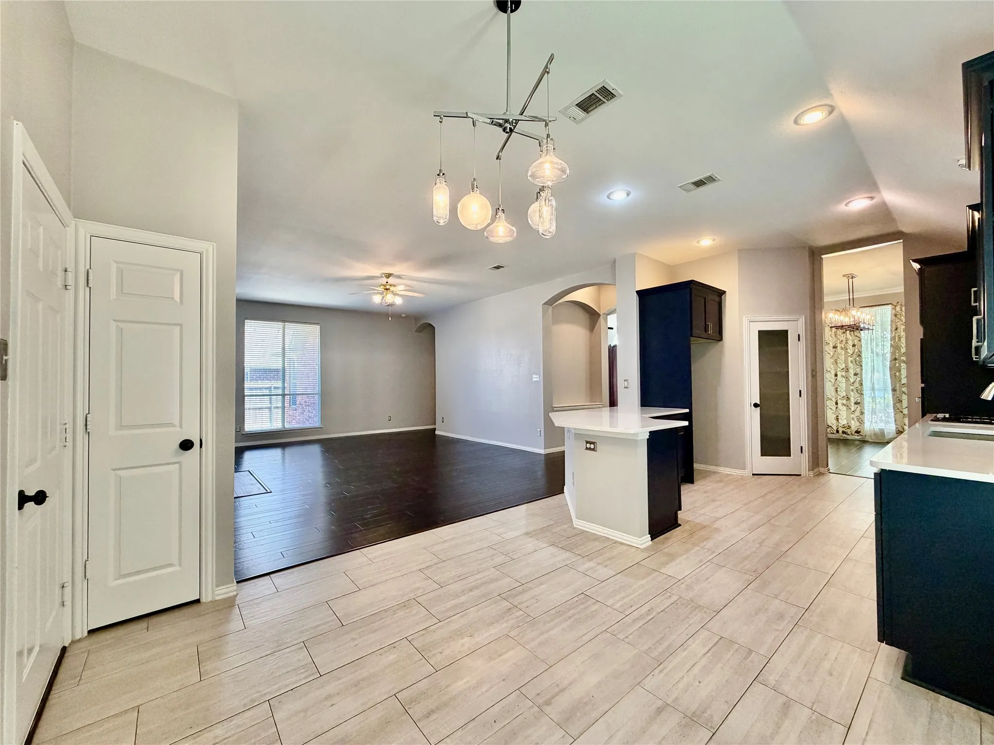 Single Family Residence For Rent in Denton County , 1632 Castle Pines Drive, Frisco, Texas 75036, 3 Bedroom, 2 Bathroom, 2 Garage spaces, 2,212 Sqft, built in 2000, mls#21357741, Real Estate Agent in Frisco, Homes For Rent in Denton county, Homes For Rent in Frisco, Realtor in Frisco Texas, Real Estate Brokerage Independent Realty Texas, Luminita Cordes Realtor