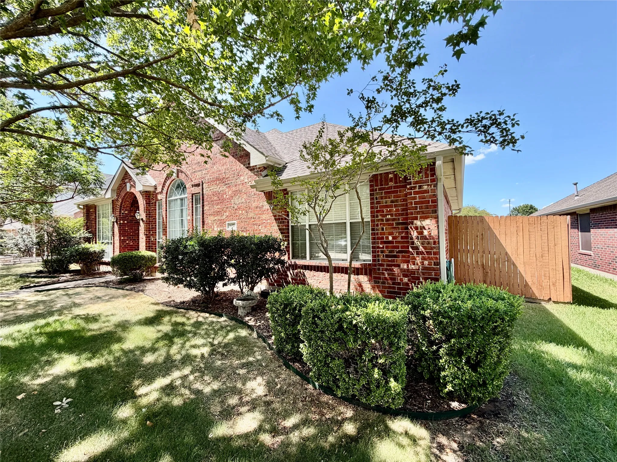 Single Family Residence For Rent in Denton County , 1632 Castle Pines Drive, Frisco, Texas 75036, 3 Bedroom, 2 Bathroom, 2 Garage spaces, 2,212 Sqft, built in 2000, mls#21357741, Real Estate Agent in Frisco, Homes For Rent in Denton county, Homes For Rent in Frisco, Realtor in Frisco Texas, Real Estate Brokerage Independent Realty Texas, Luminita Cordes Realtor