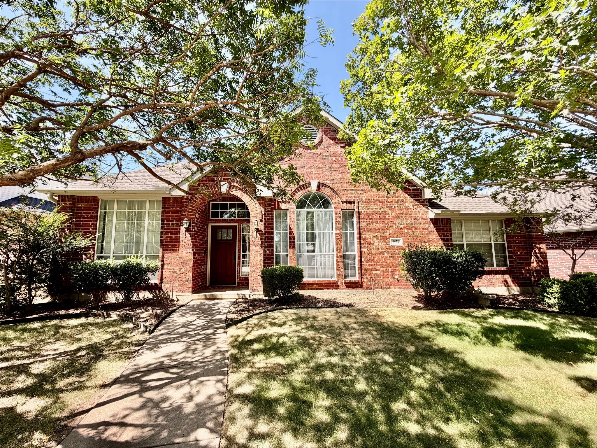 Single Family Residence For Rent in Denton County , 1632 Castle Pines Drive, Frisco, Texas 75036, 3 Bedroom, 2 Bathroom, 2 Garage spaces, 2,212 Sqft, built in 2000, mls#21357741, Real Estate Agent in Frisco, Homes For Rent in Denton county, Homes For Rent in Frisco, Realtor in Frisco Texas, Real Estate Brokerage Independent Realty Texas, Luminita Cordes Realtor