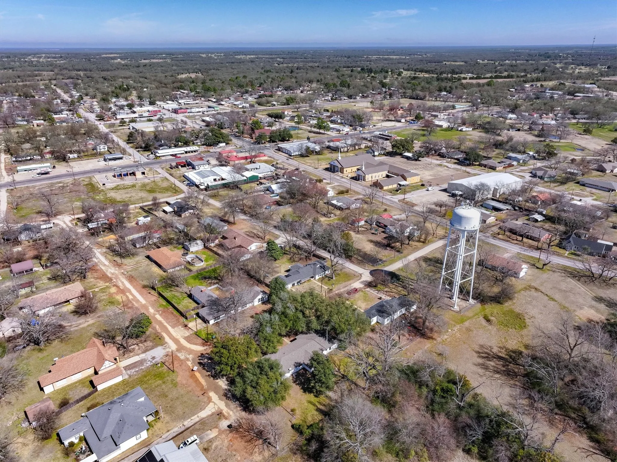 Single Family Residence For Sale in Van Zandt County , 103 Brandon, Edgewood, Texas 75117, 3 Bedroom, 2 Bathroom, 2 Garage spaces, 2,443 Sqft, built in 1965, mls#21358663, Real Estate Agent in Edgewood, Homes For Sale in Van Zandt county, Homes For Sale in Edgewood, Realtor in Edgewood Texas, Real Estate Brokerage Independent Realty Texas, Luminita Cordes Realtor