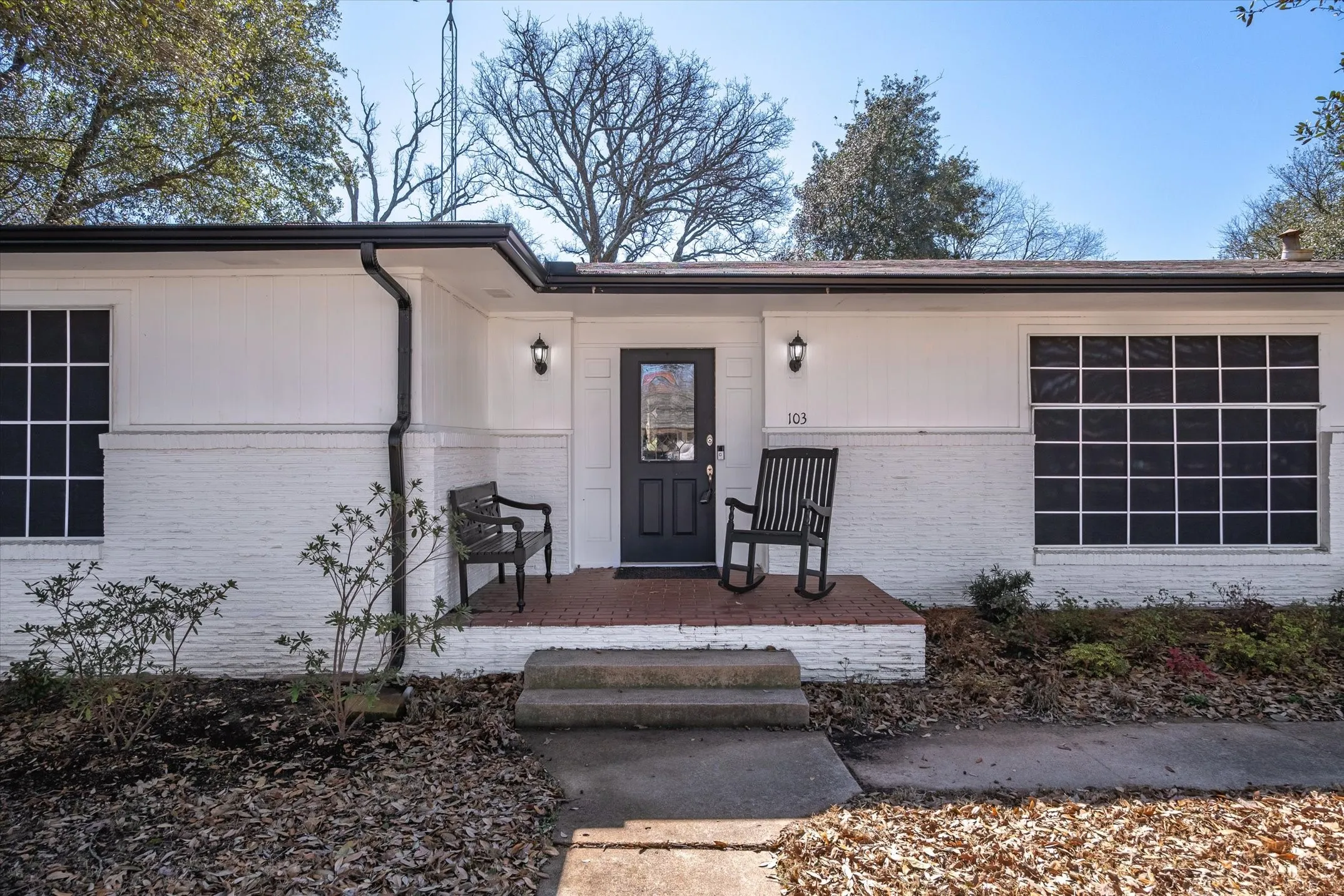 Single Family Residence For Sale in Van Zandt County , 103 Brandon, Edgewood, Texas 75117, 3 Bedroom, 2 Bathroom, 2 Garage spaces, 2,443 Sqft, built in 1965, mls#21358663, Real Estate Agent in Edgewood, Homes For Sale in Van Zandt county, Homes For Sale in Edgewood, Realtor in Edgewood Texas, Real Estate Brokerage Independent Realty Texas, Luminita Cordes Realtor