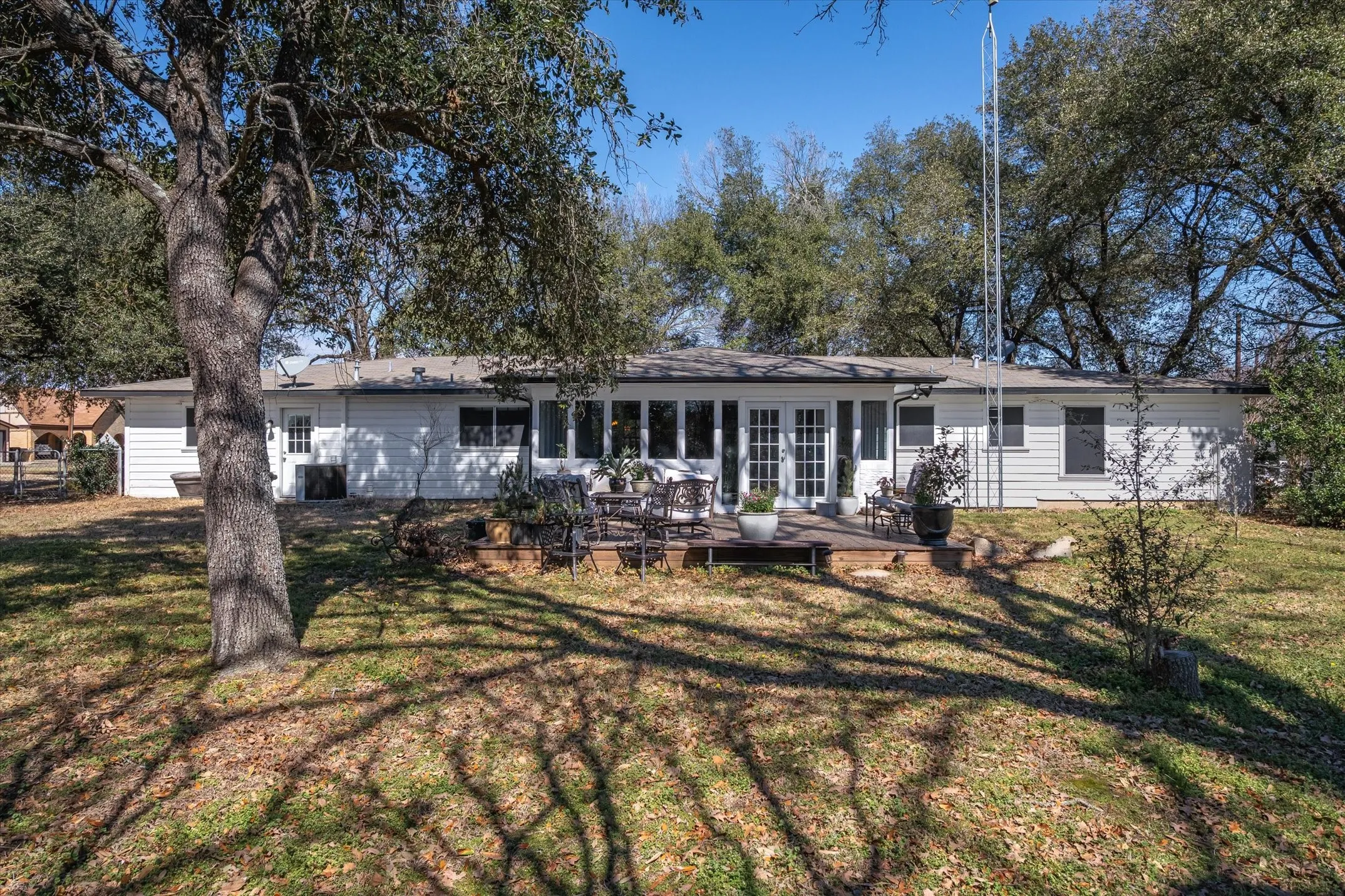 Single Family Residence For Sale in Van Zandt County , 103 Brandon, Edgewood, Texas 75117, 3 Bedroom, 2 Bathroom, 2 Garage spaces, 2,443 Sqft, built in 1965, mls#21358663, Real Estate Agent in Edgewood, Homes For Sale in Van Zandt county, Homes For Sale in Edgewood, Realtor in Edgewood Texas, Real Estate Brokerage Independent Realty Texas, Luminita Cordes Realtor