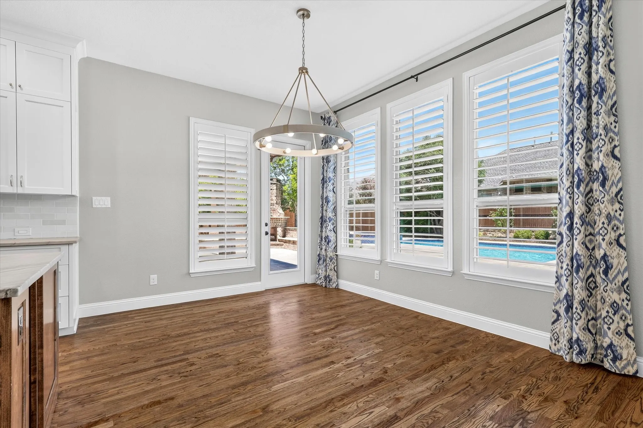 Single Family Residence For Sale in Collin County , 425 Waters Edge Way, Murphy, Texas 75094, 4 Bedroom, 4 Bathroom, 3 Garage spaces, 3,836 Sqft, built in 2012, mls#21356638, Real Estate Agent in Murphy, Homes For Sale in Collin county, Homes For Sale in Murphy, Realtor in Murphy Texas, Real Estate Brokerage Independent Realty Texas, Luminita Cordes Realtor
