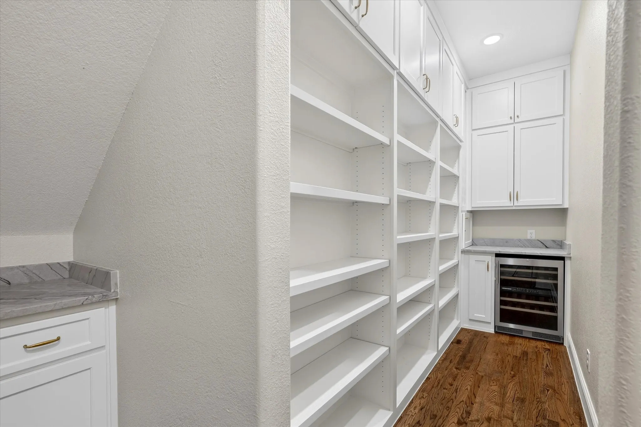 Single Family Residence For Sale in Collin County , 425 Waters Edge Way, Murphy, Texas 75094, 4 Bedroom, 4 Bathroom, 3 Garage spaces, 3,836 Sqft, built in 2012, mls#21356638, Real Estate Agent in Murphy, Homes For Sale in Collin county, Homes For Sale in Murphy, Realtor in Murphy Texas, Real Estate Brokerage Independent Realty Texas, Luminita Cordes Realtor