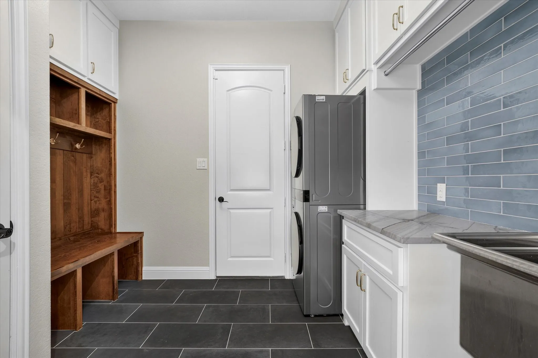 Single Family Residence For Sale in Collin County , 425 Waters Edge Way, Murphy, Texas 75094, 4 Bedroom, 4 Bathroom, 3 Garage spaces, 3,836 Sqft, built in 2012, mls#21356638, Real Estate Agent in Murphy, Homes For Sale in Collin county, Homes For Sale in Murphy, Realtor in Murphy Texas, Real Estate Brokerage Independent Realty Texas, Luminita Cordes Realtor
