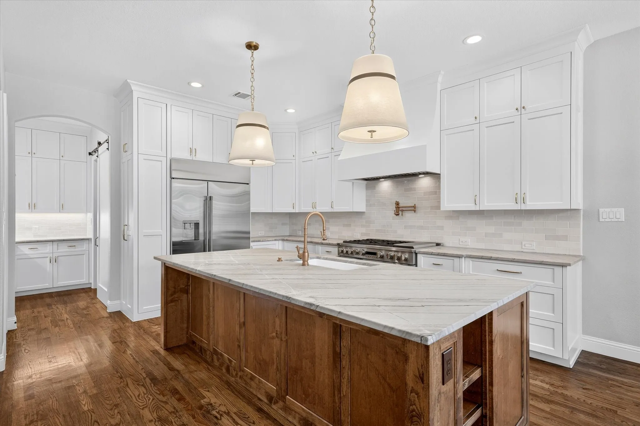 Single Family Residence For Sale in Collin County , 425 Waters Edge Way, Murphy, Texas 75094, 4 Bedroom, 4 Bathroom, 3 Garage spaces, 3,836 Sqft, built in 2012, mls#21356638, Real Estate Agent in Murphy, Homes For Sale in Collin county, Homes For Sale in Murphy, Realtor in Murphy Texas, Real Estate Brokerage Independent Realty Texas, Luminita Cordes Realtor