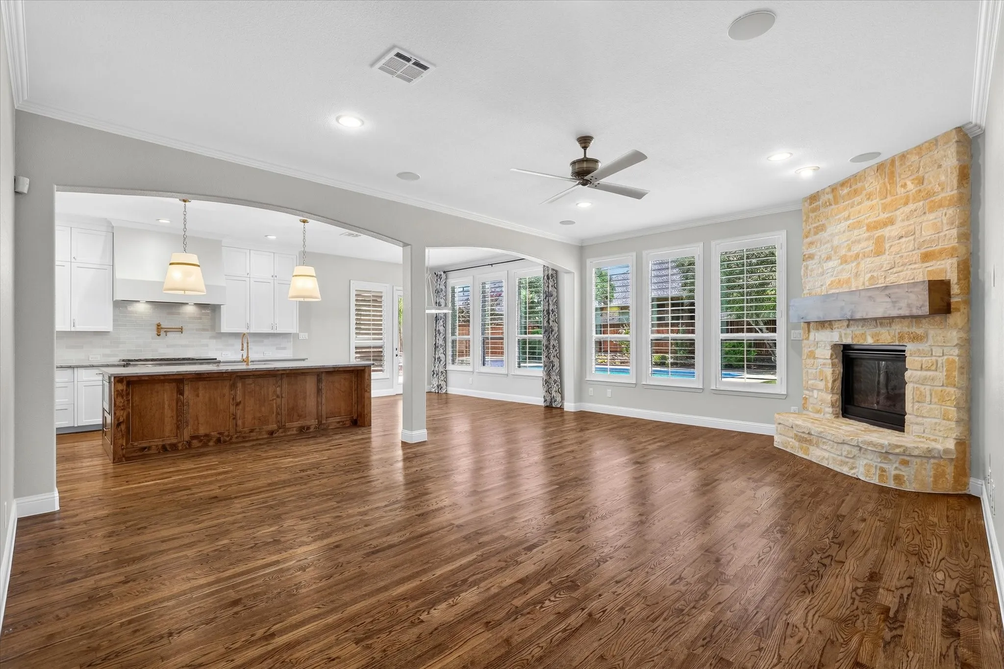Single Family Residence For Sale in Collin County , 425 Waters Edge Way, Murphy, Texas 75094, 4 Bedroom, 4 Bathroom, 3 Garage spaces, 3,836 Sqft, built in 2012, mls#21356638, Real Estate Agent in Murphy, Homes For Sale in Collin county, Homes For Sale in Murphy, Realtor in Murphy Texas, Real Estate Brokerage Independent Realty Texas, Luminita Cordes Realtor