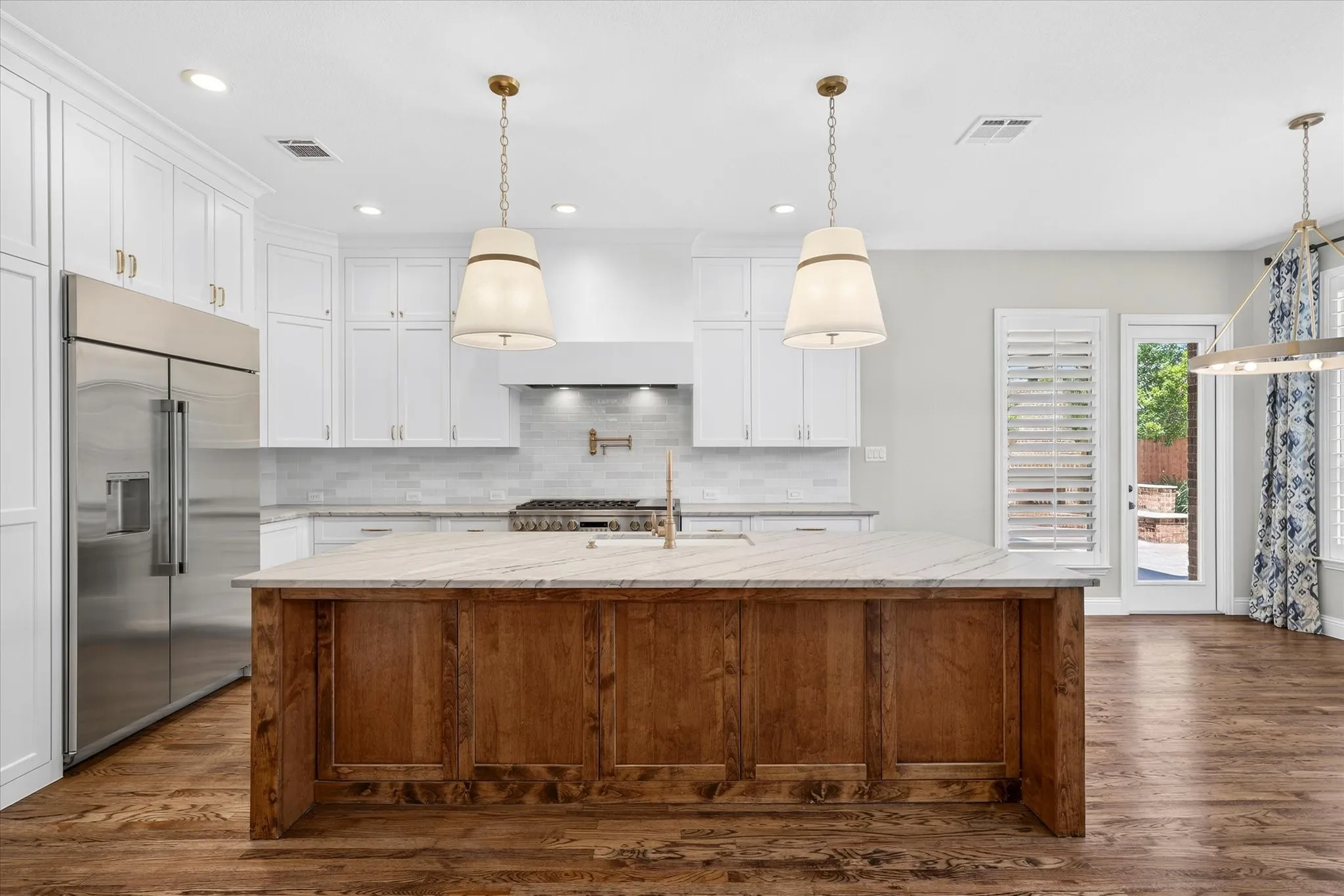 Single Family Residence For Sale in Collin County , 425 Waters Edge Way, Murphy, Texas 75094, 4 Bedroom, 4 Bathroom, 3 Garage spaces, 3,836 Sqft, built in 2012, mls#21356638, Real Estate Agent in Murphy, Homes For Sale in Collin county, Homes For Sale in Murphy, Realtor in Murphy Texas, Real Estate Brokerage Independent Realty Texas, Luminita Cordes Realtor
