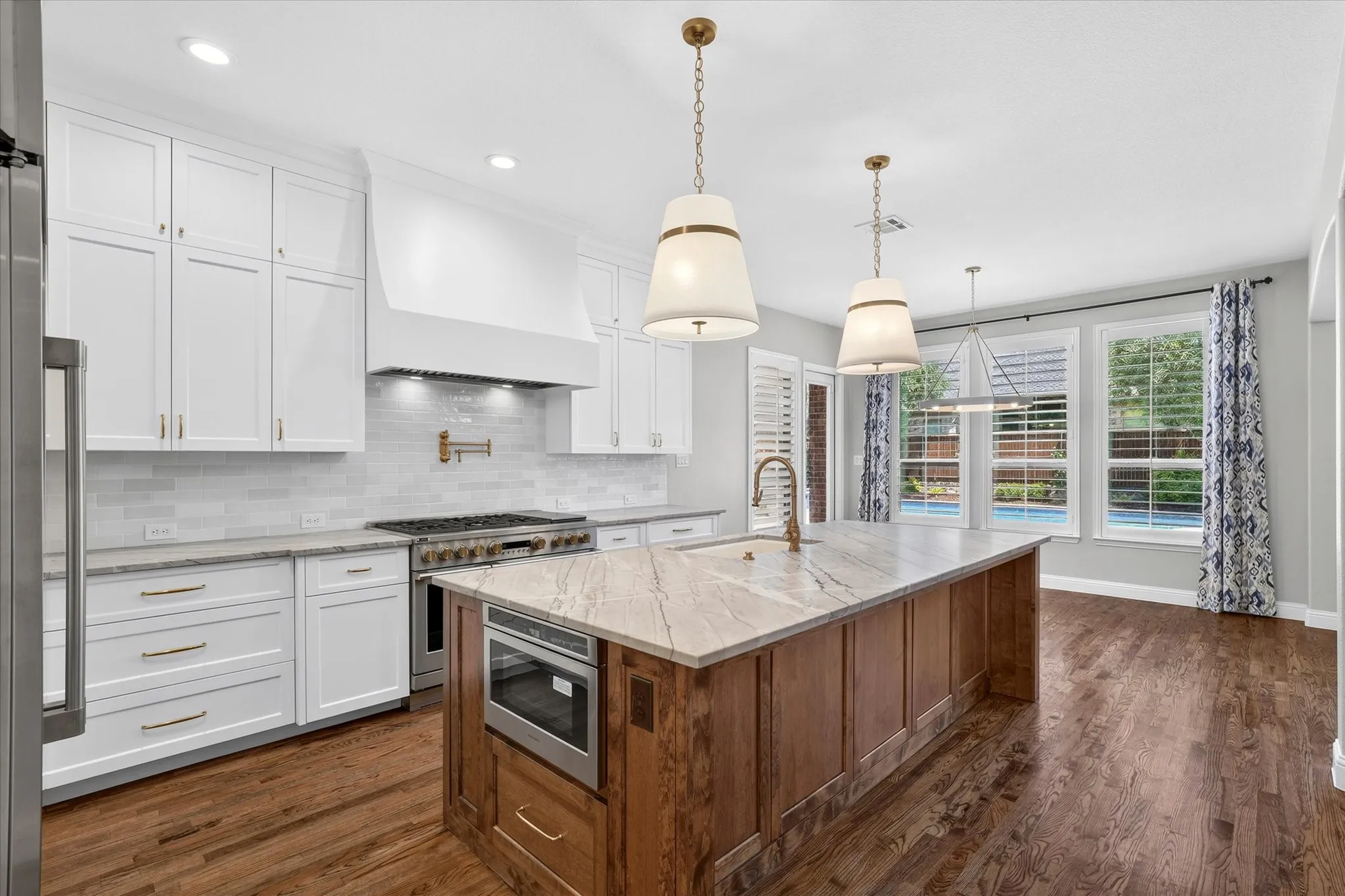 Single Family Residence For Sale in Collin County , 425 Waters Edge Way, Murphy, Texas 75094, 4 Bedroom, 4 Bathroom, 3 Garage spaces, 3,836 Sqft, built in 2012, mls#21356638, Real Estate Agent in Murphy, Homes For Sale in Collin county, Homes For Sale in Murphy, Realtor in Murphy Texas, Real Estate Brokerage Independent Realty Texas, Luminita Cordes Realtor