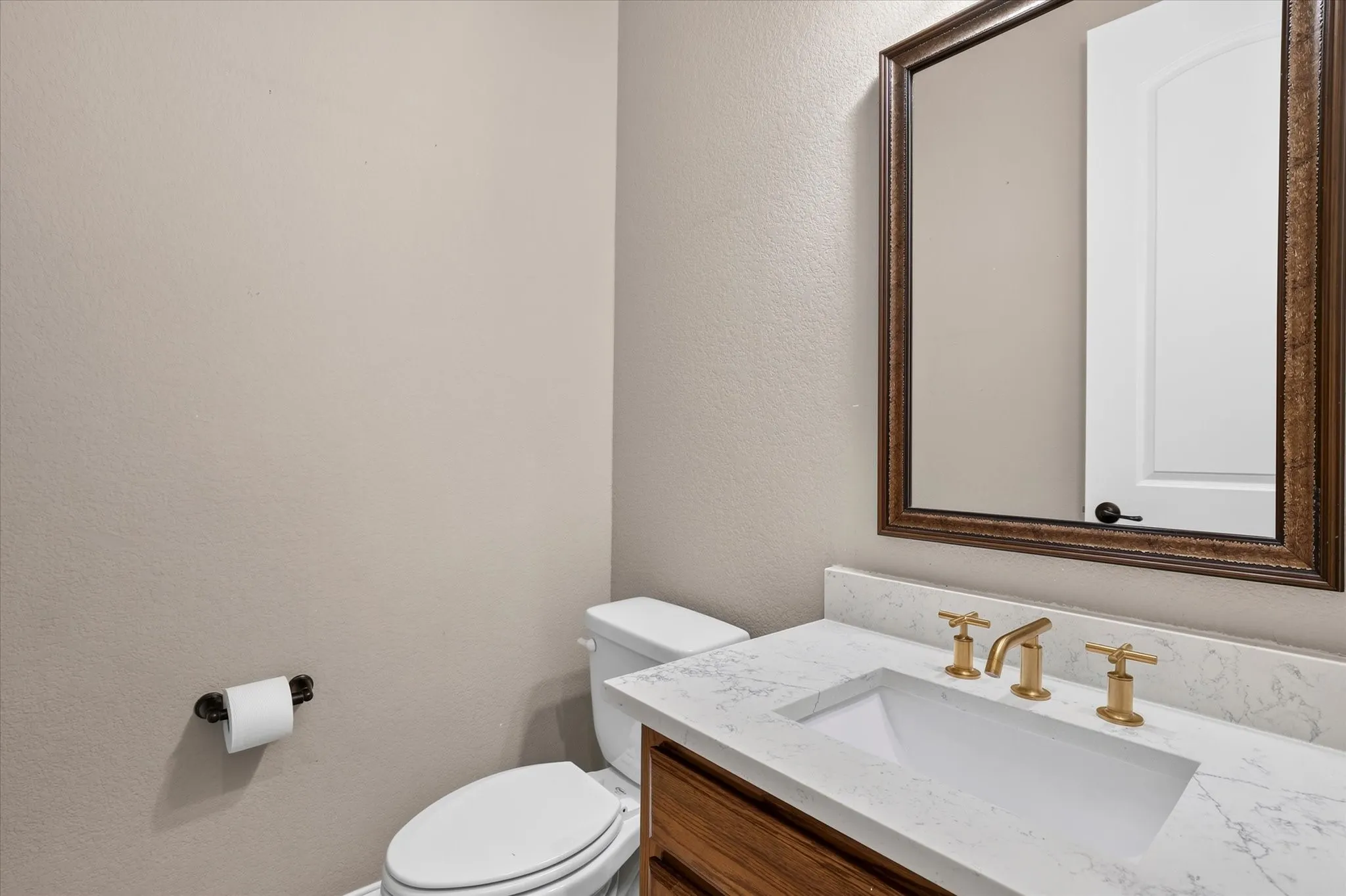 Single Family Residence For Sale in Collin County , 425 Waters Edge Way, Murphy, Texas 75094, 4 Bedroom, 4 Bathroom, 3 Garage spaces, 3,836 Sqft, built in 2012, mls#21356638, Real Estate Agent in Murphy, Homes For Sale in Collin county, Homes For Sale in Murphy, Realtor in Murphy Texas, Real Estate Brokerage Independent Realty Texas, Luminita Cordes Realtor