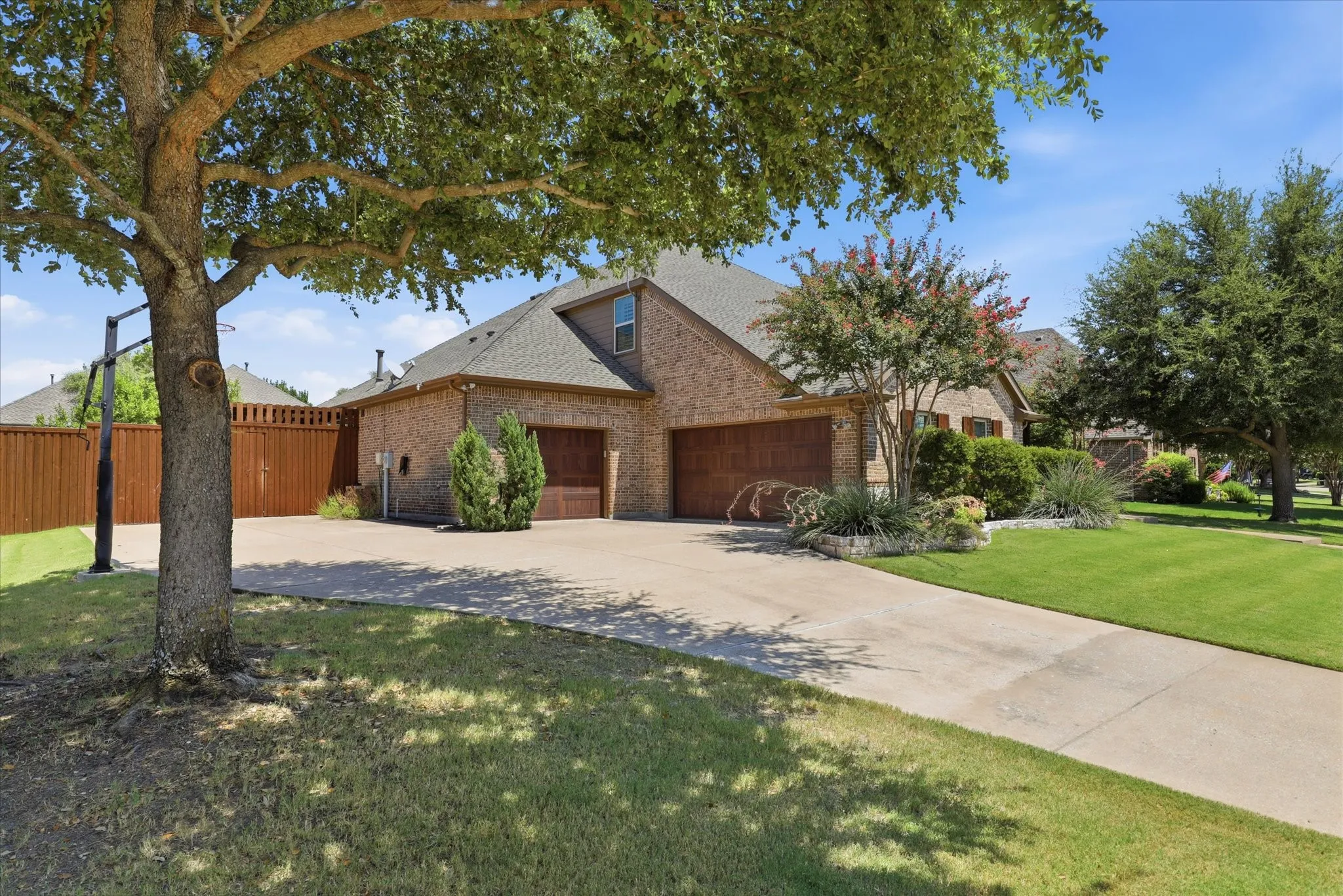 Single Family Residence For Sale in Collin County , 425 Waters Edge Way, Murphy, Texas 75094, 4 Bedroom, 4 Bathroom, 3 Garage spaces, 3,836 Sqft, built in 2012, mls#21356638, Real Estate Agent in Murphy, Homes For Sale in Collin county, Homes For Sale in Murphy, Realtor in Murphy Texas, Real Estate Brokerage Independent Realty Texas, Luminita Cordes Realtor