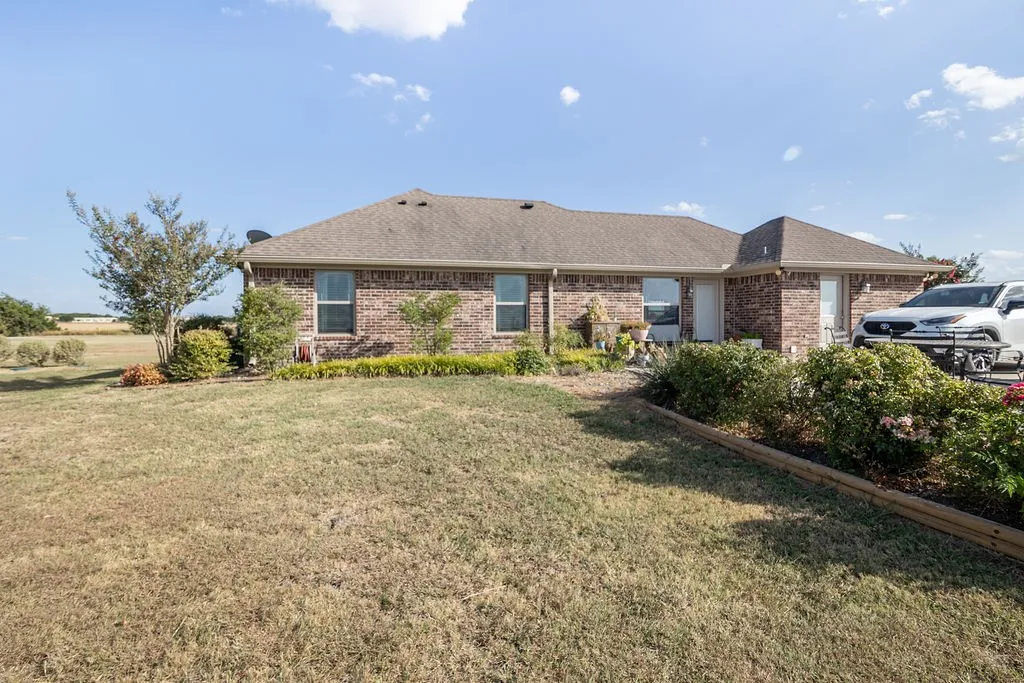 Single Family Residence For Sale in Hill County , 595 Hcr 3335, Hubbard, Texas 76648, 3 Bedroom, 2 Bathroom, Garage spaces, 1,611 Sqft, built in 2015, mls#21358610, Real Estate Agent in Hubbard, Homes For Sale in Hill county, Homes For Sale in Hubbard, Realtor in Hubbard Texas, Real Estate Brokerage Independent Realty Texas, Luminita Cordes Realtor