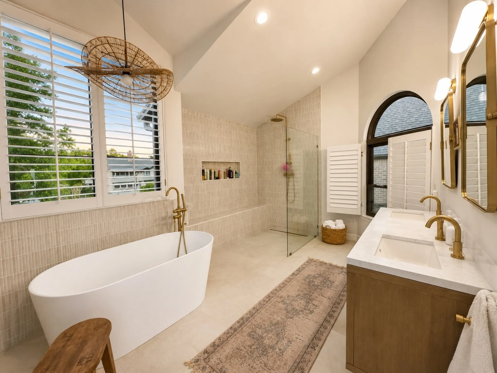 Single Family Residence For Sale in Rockwall County , 417 Columbia Drive, Rockwall, Texas 75032, 3 Bedroom, 3 Bathroom, 3 Garage spaces, 3,192 Sqft, built in 1992, mls#21358250, Real Estate Agent in Rockwall, Homes For Sale in Rockwall county, Homes For Sale in Rockwall, Realtor in Rockwall Texas, Real Estate Brokerage Independent Realty Texas, Luminita Cordes Realtor