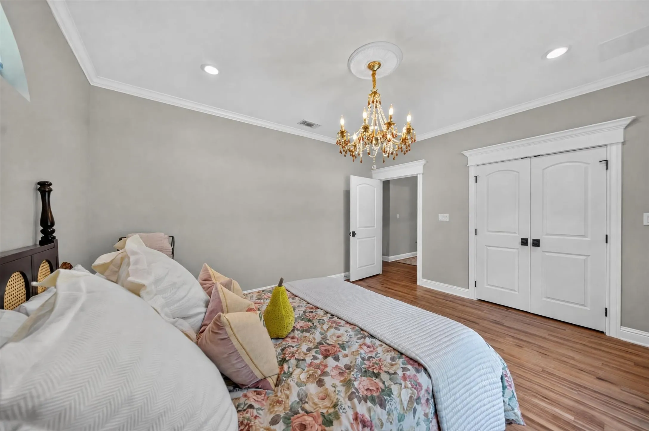 Guest bedroom  recessed lighting