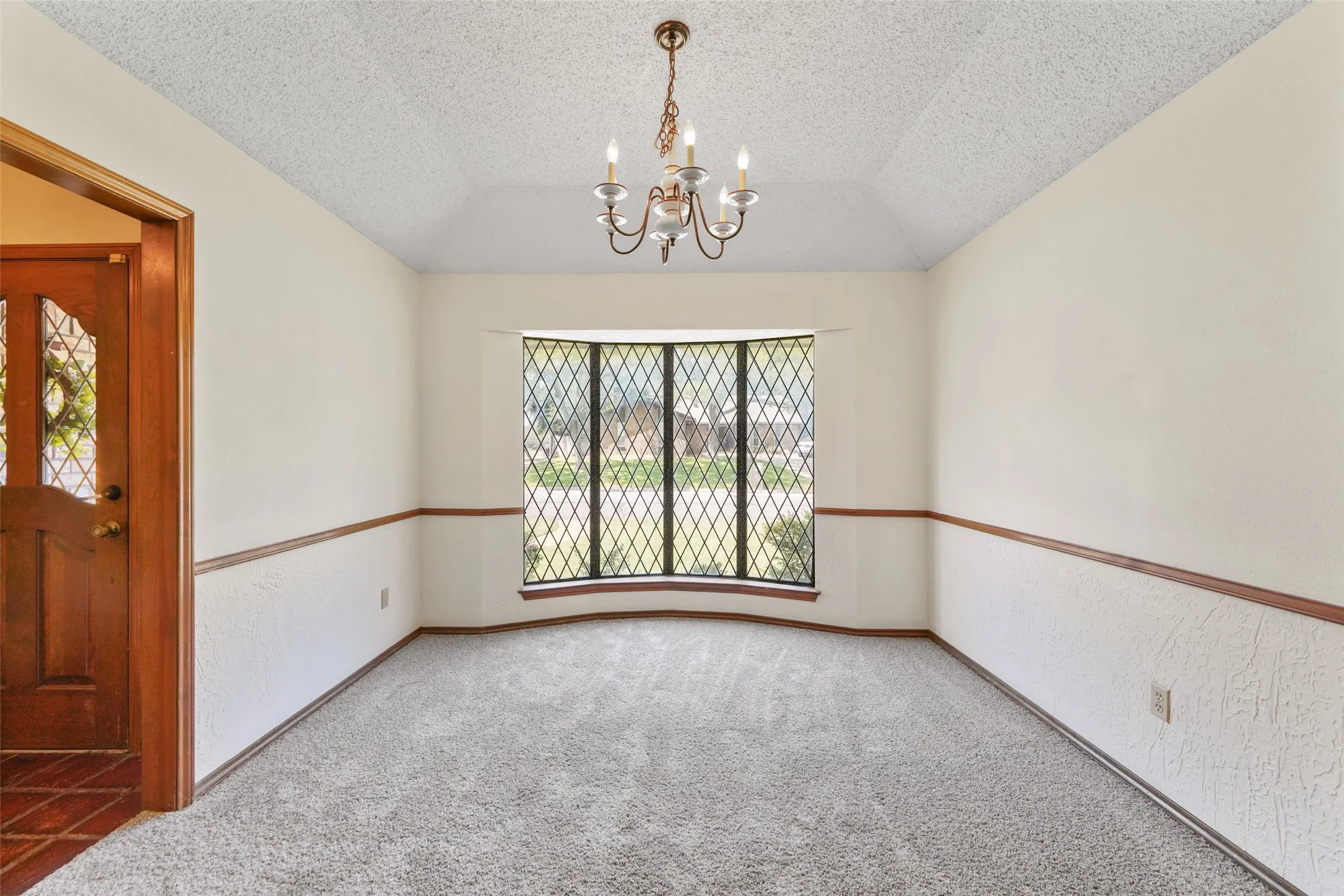 Single Family Residence For Sale in Tarrant County , 2323 Brookside Drive, Arlington, Texas 76012, 3 Bedroom, 2 Bathroom, 2 Garage spaces, 2,157 Sqft, built in 1976, mls#21358679, Real Estate Agent in Arlington, Homes For Sale in Tarrant county, Homes For Sale in Arlington, Realtor in Arlington Texas, Real Estate Brokerage Independent Realty Texas, Luminita Cordes Realtor