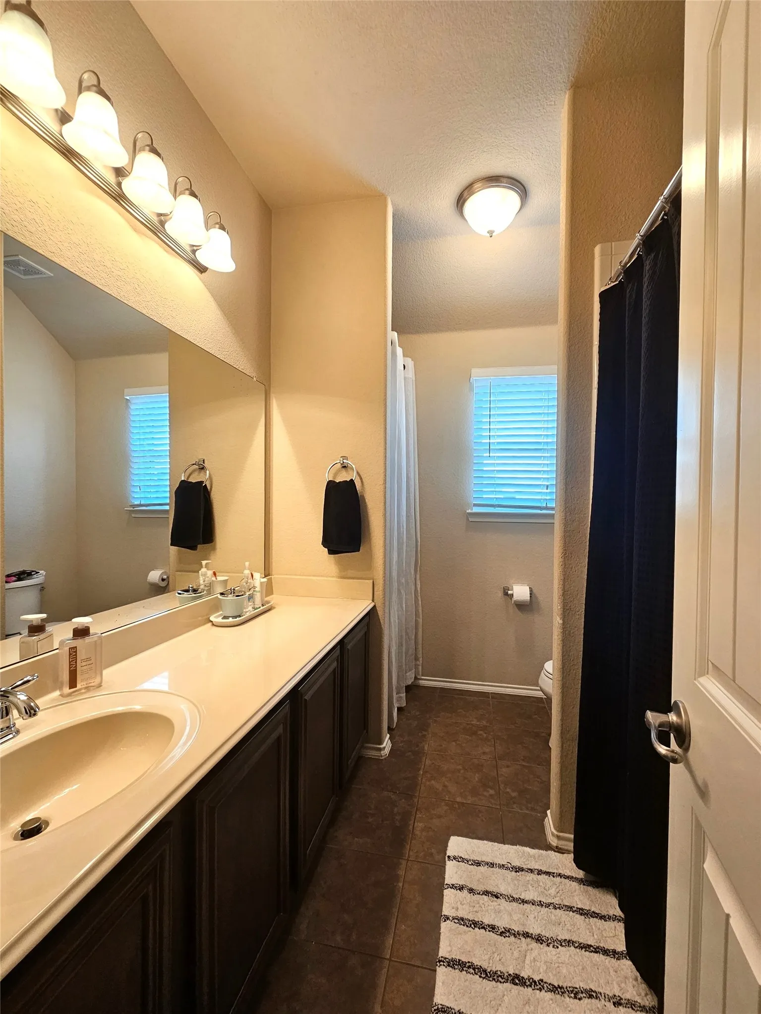 Upstairs full bath