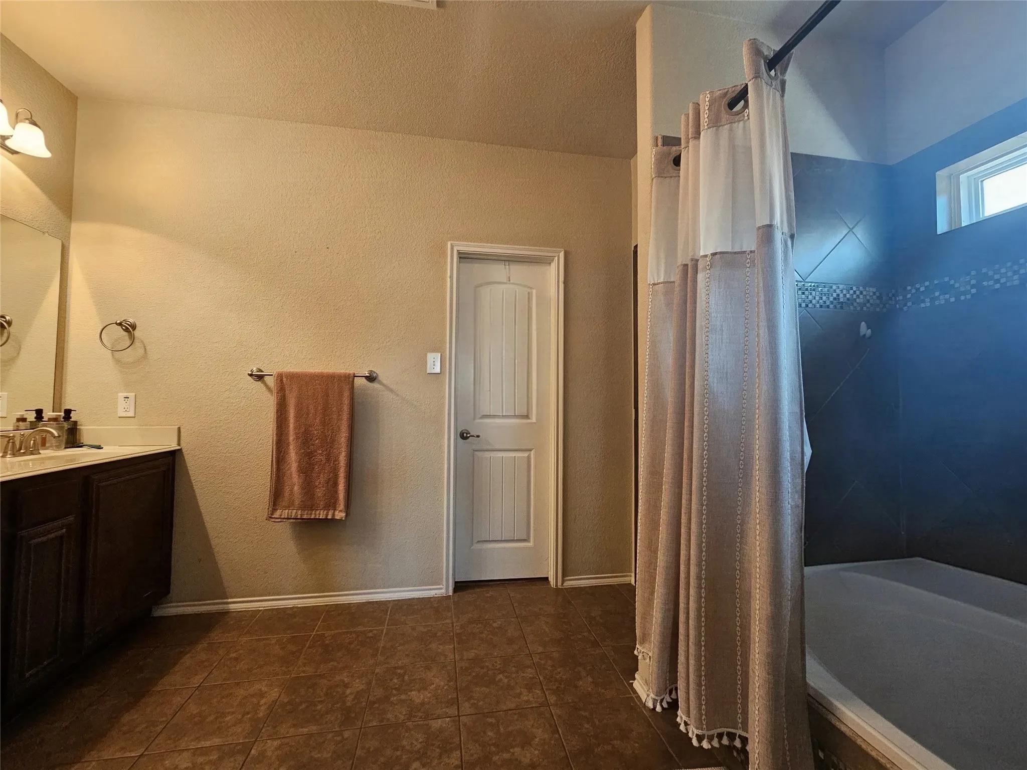 Single Family Residence For Sale in Collin County , 1017 Meadow Green Court, Princeton, Texas 75407, 4 Bedroom, 3 Bathroom, 2 Garage spaces, 2,303 Sqft, built in 2011, mls#21358621, Real Estate Agent in Princeton, Homes For Sale in Collin county, Homes For Sale in Princeton, Realtor in Princeton Texas, Real Estate Brokerage Independent Realty Texas, Luminita Cordes Realtor