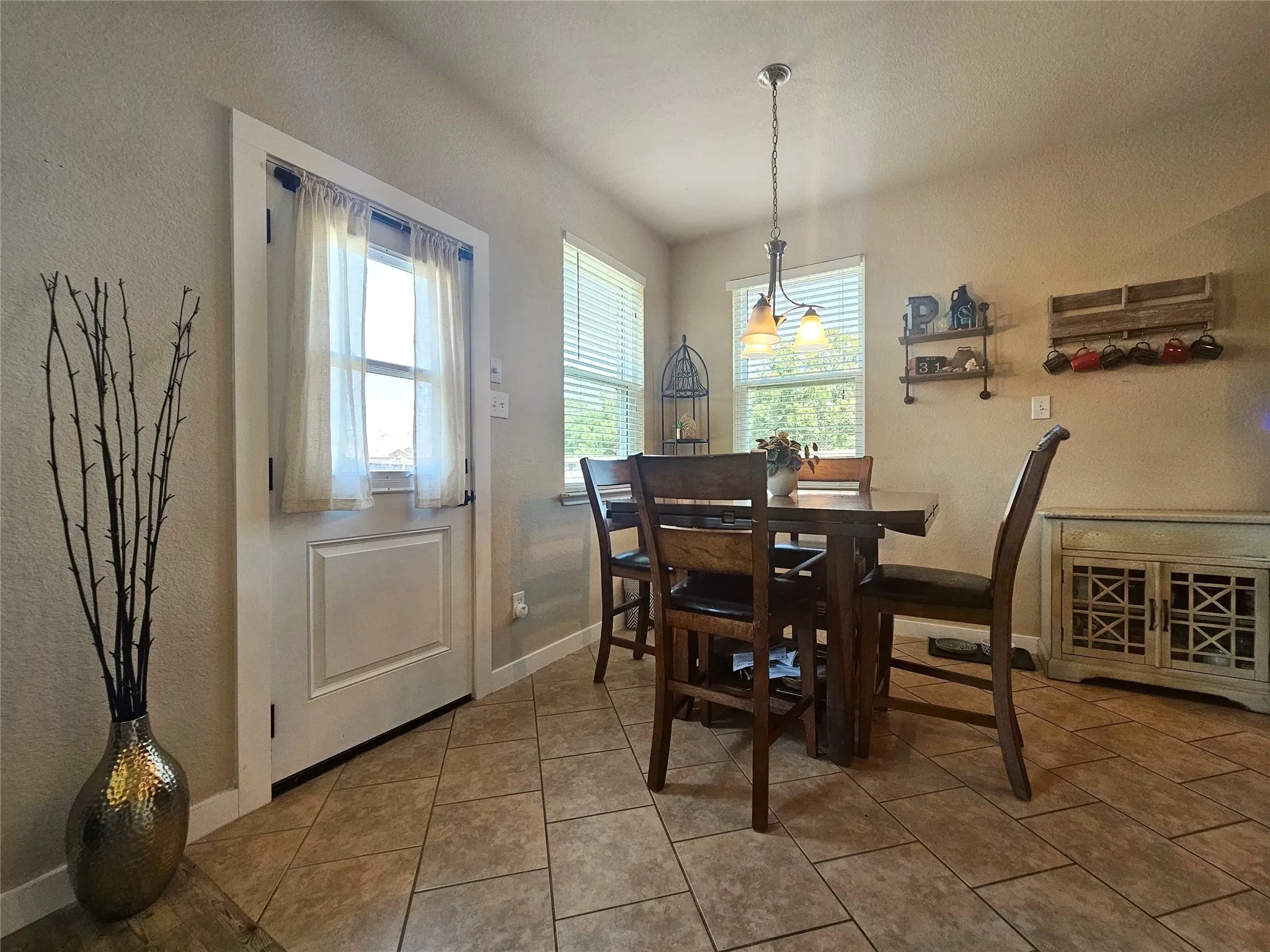 Single Family Residence For Sale in Collin County , 1017 Meadow Green Court, Princeton, Texas 75407, 4 Bedroom, 3 Bathroom, 2 Garage spaces, 2,303 Sqft, built in 2011, mls#21358621, Real Estate Agent in Princeton, Homes For Sale in Collin county, Homes For Sale in Princeton, Realtor in Princeton Texas, Real Estate Brokerage Independent Realty Texas, Luminita Cordes Realtor