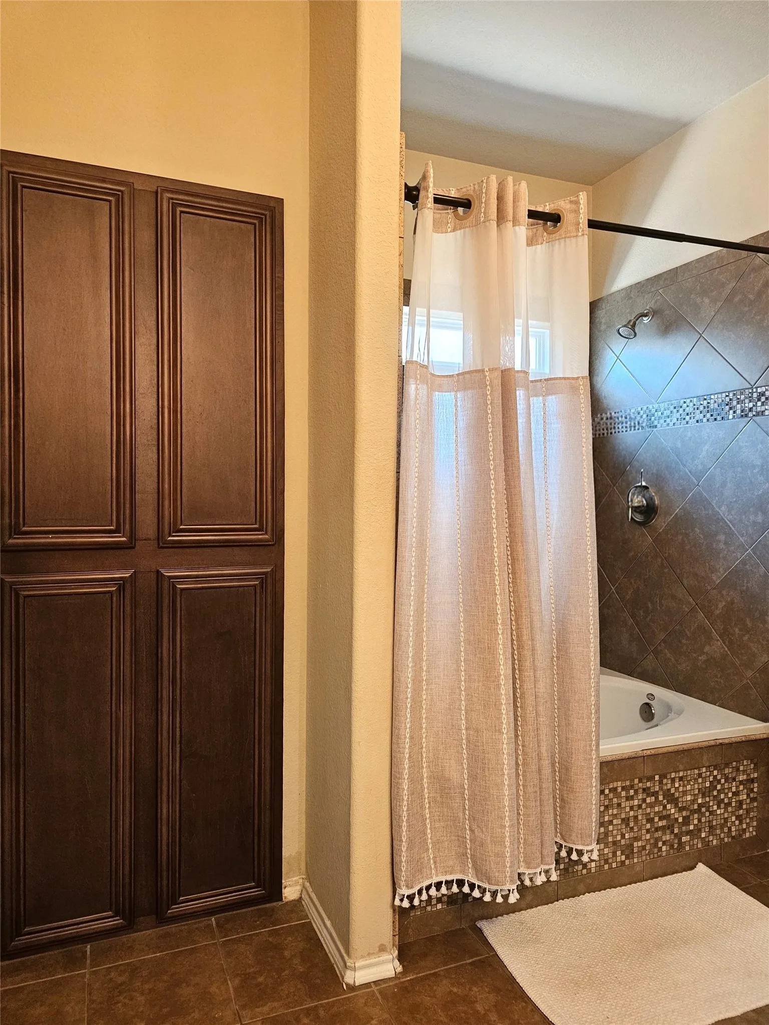 Single Family Residence For Sale in Collin County , 1017 Meadow Green Court, Princeton, Texas 75407, 4 Bedroom, 3 Bathroom, 2 Garage spaces, 2,303 Sqft, built in 2011, mls#21358621, Real Estate Agent in Princeton, Homes For Sale in Collin county, Homes For Sale in Princeton, Realtor in Princeton Texas, Real Estate Brokerage Independent Realty Texas, Luminita Cordes Realtor