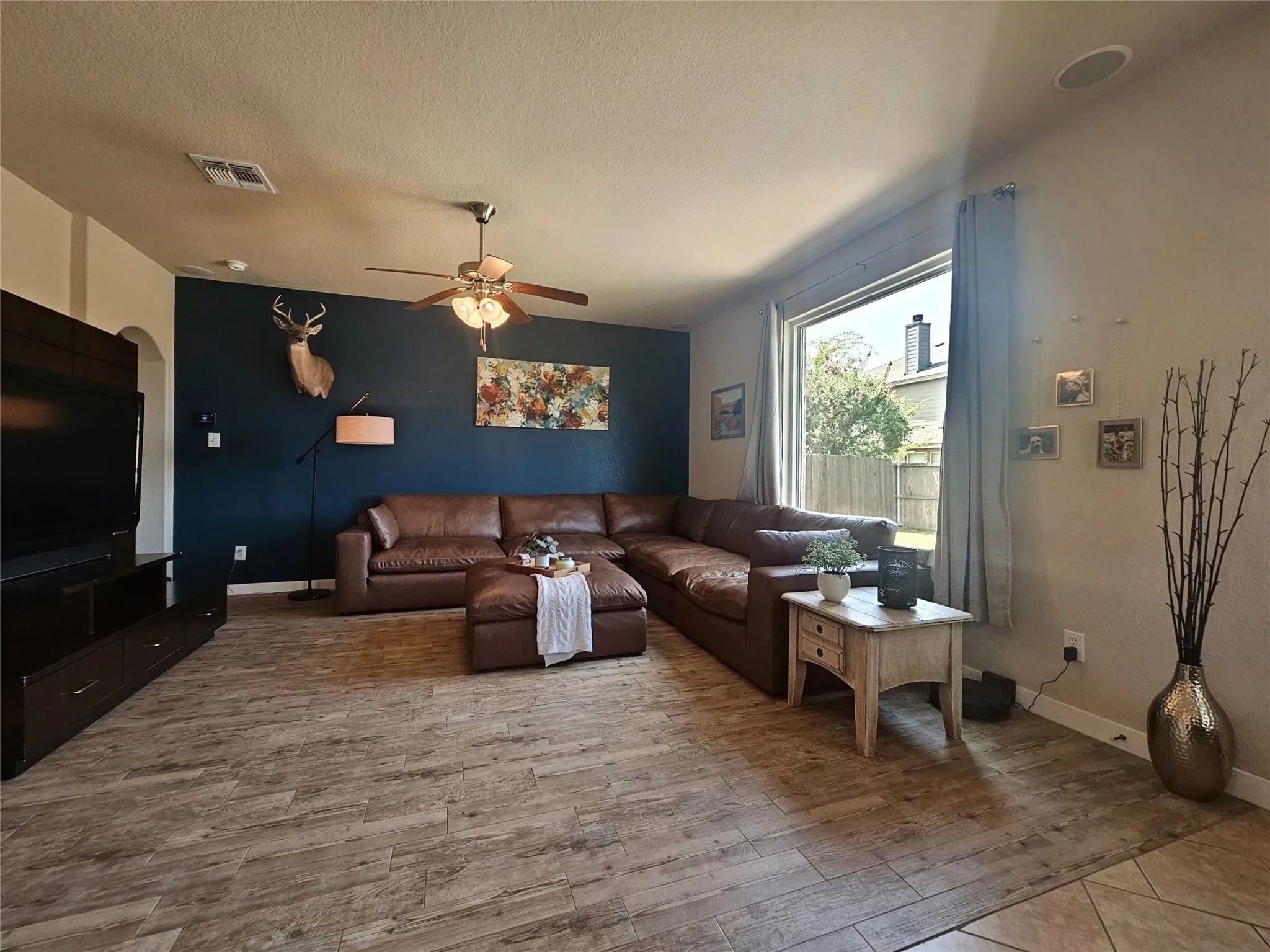 Single Family Residence For Sale in Collin County , 1017 Meadow Green Court, Princeton, Texas 75407, 4 Bedroom, 3 Bathroom, 2 Garage spaces, 2,303 Sqft, built in 2011, mls#21358621, Real Estate Agent in Princeton, Homes For Sale in Collin county, Homes For Sale in Princeton, Realtor in Princeton Texas, Real Estate Brokerage Independent Realty Texas, Luminita Cordes Realtor