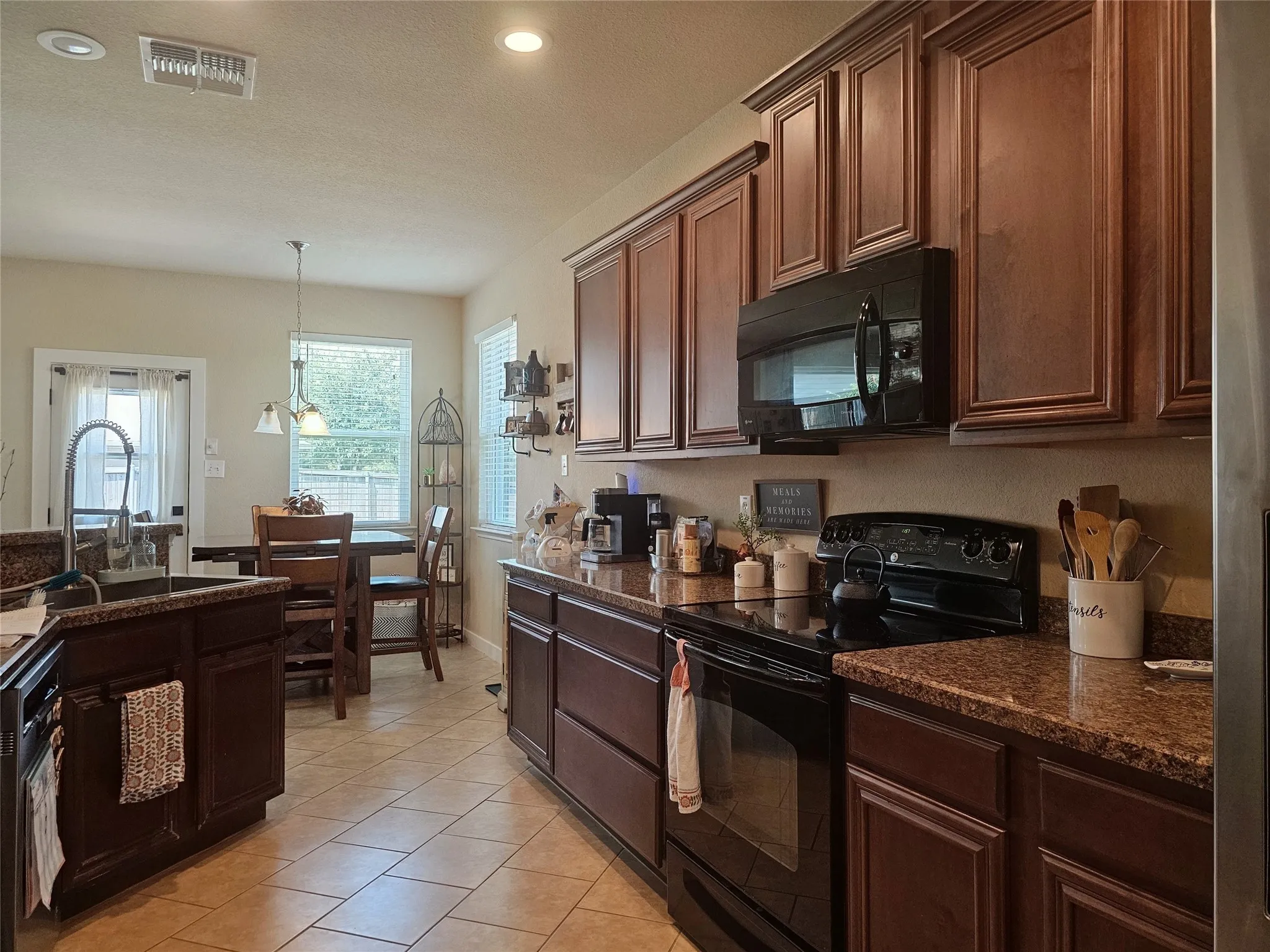 Single Family Residence For Sale in Collin County , 1017 Meadow Green Court, Princeton, Texas 75407, 4 Bedroom, 3 Bathroom, 2 Garage spaces, 2,303 Sqft, built in 2011, mls#21358621, Real Estate Agent in Princeton, Homes For Sale in Collin county, Homes For Sale in Princeton, Realtor in Princeton Texas, Real Estate Brokerage Independent Realty Texas, Luminita Cordes Realtor