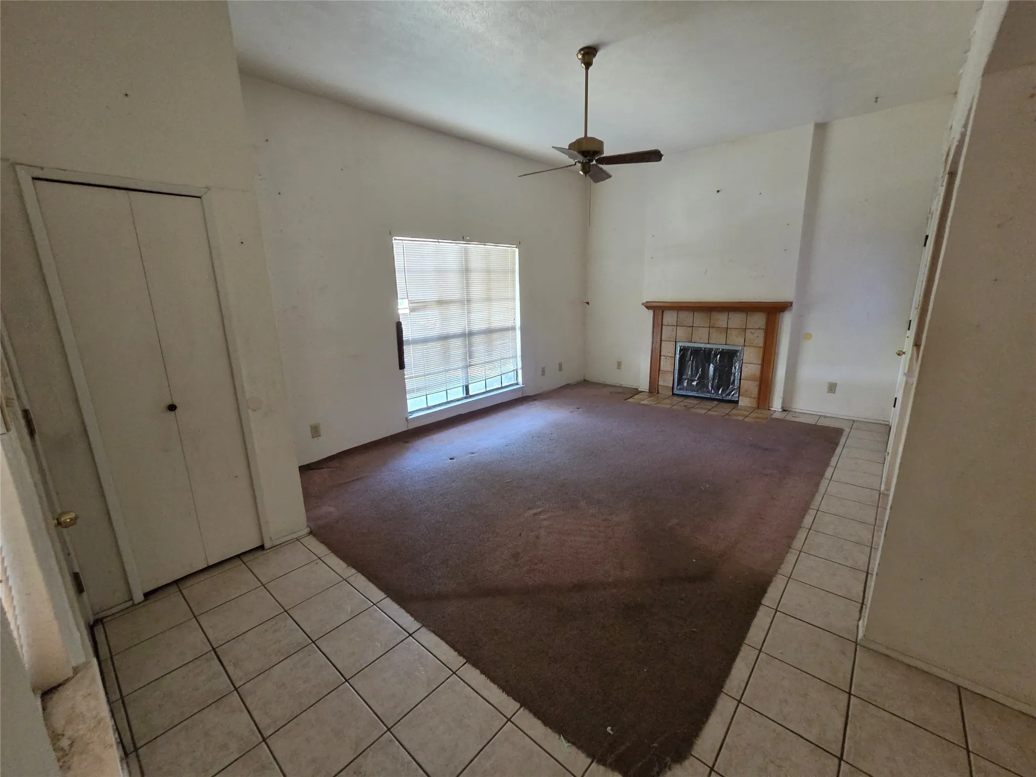 Single Family Residence For Sale in Tarrant County , 2502 E Timberview Lane, Arlington, Texas 76014, 2 Bedroom, 2 Bathroom, Garage spaces, 1,162 Sqft, built in 1982, mls#21357468, Real Estate Agent in Arlington, Homes For Sale in Tarrant county, Homes For Sale in Arlington, Realtor in Arlington Texas, Real Estate Brokerage Independent Realty Texas, Luminita Cordes Realtor