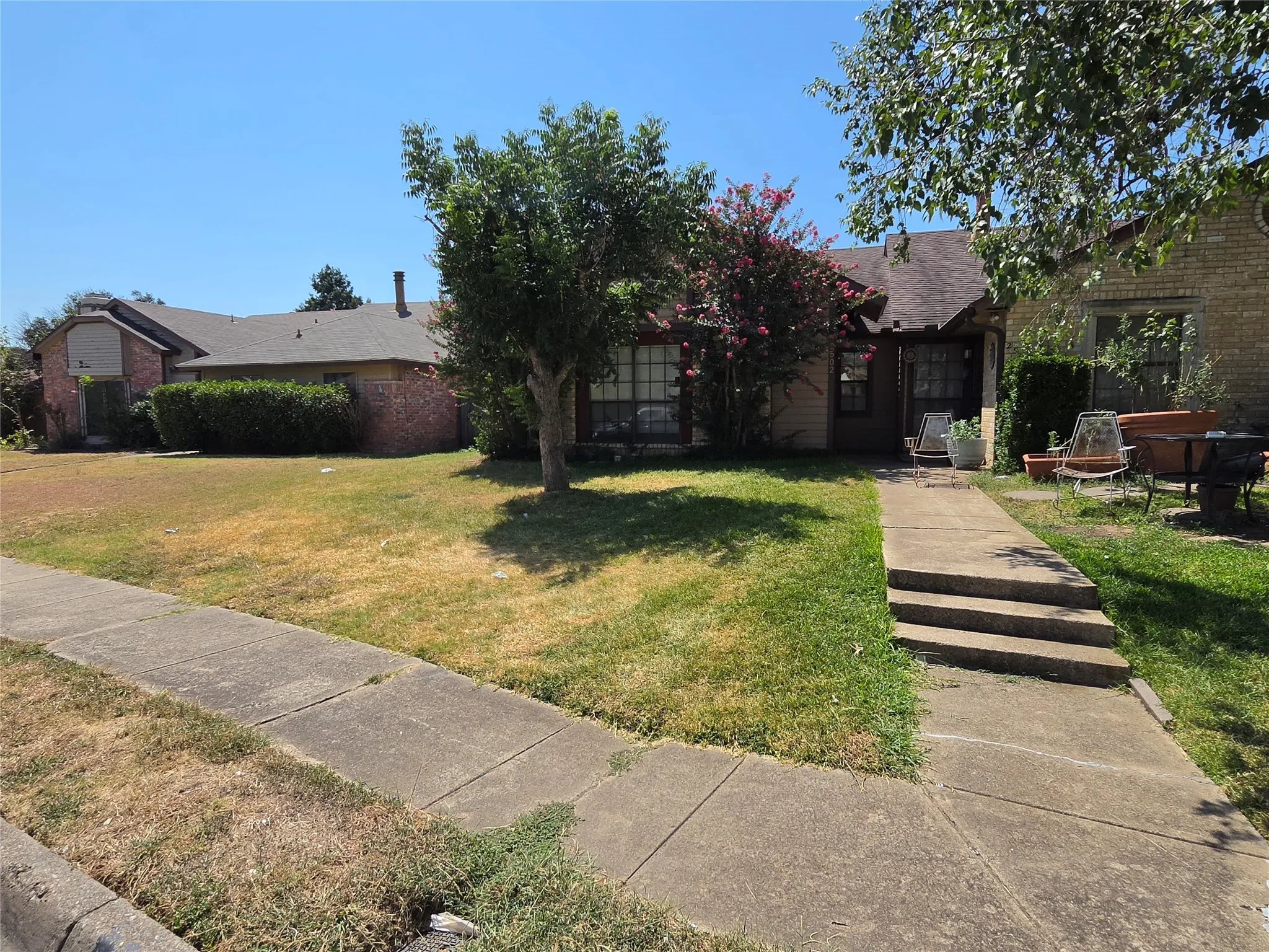 Single Family Residence For Sale in Tarrant County , 2502 E Timberview Lane, Arlington, Texas 76014, 2 Bedroom, 2 Bathroom, Garage spaces, 1,162 Sqft, built in 1982, mls#21357468, Real Estate Agent in Arlington, Homes For Sale in Tarrant county, Homes For Sale in Arlington, Realtor in Arlington Texas, Real Estate Brokerage Independent Realty Texas, Luminita Cordes Realtor