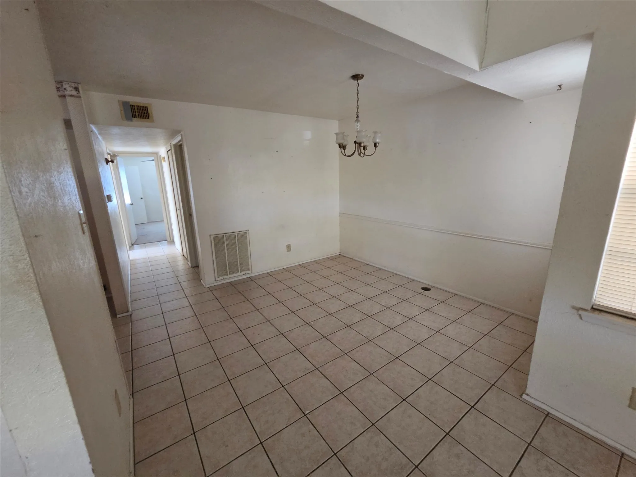 Single Family Residence For Sale in Tarrant County , 2502 E Timberview Lane, Arlington, Texas 76014, 2 Bedroom, 2 Bathroom, Garage spaces, 1,162 Sqft, built in 1982, mls#21357468, Real Estate Agent in Arlington, Homes For Sale in Tarrant county, Homes For Sale in Arlington, Realtor in Arlington Texas, Real Estate Brokerage Independent Realty Texas, Luminita Cordes Realtor