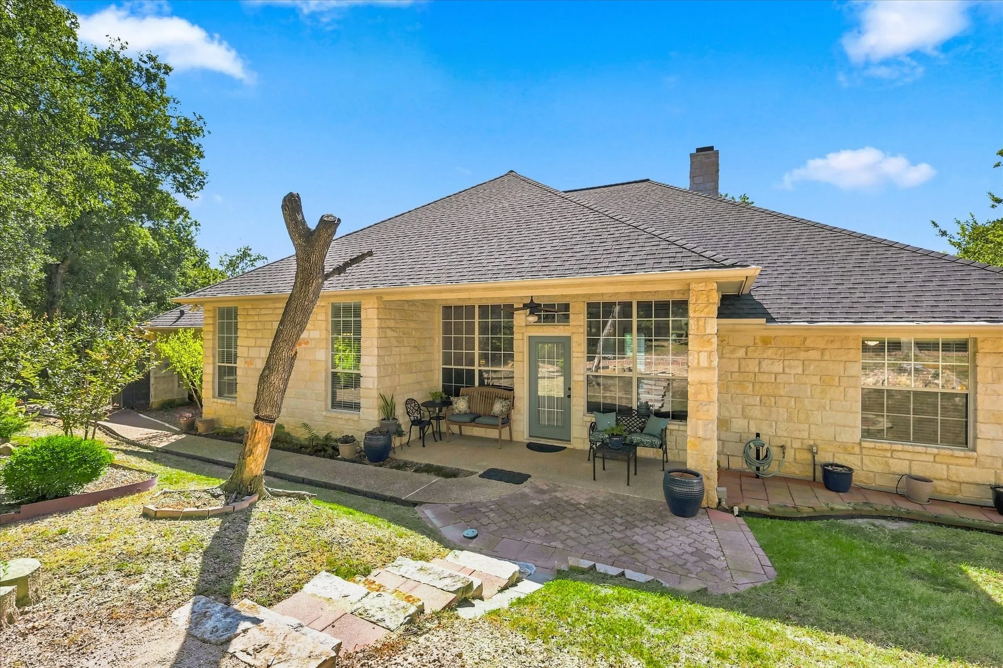 Single Family Residence For Sale in Parker County , 144 Saddle Brook Drive, Hudson Oaks, Texas 76087, 4 Bedroom, 3 Bathroom, 3 Garage spaces, 2,339 Sqft, built in 1997, mls#21356858, Real Estate Agent in Hudson Oaks, Homes For Sale in Parker county, Homes For Sale in Hudson Oaks, Realtor in Hudson Oaks Texas, Real Estate Brokerage Independent Realty Texas, Luminita Cordes Realtor