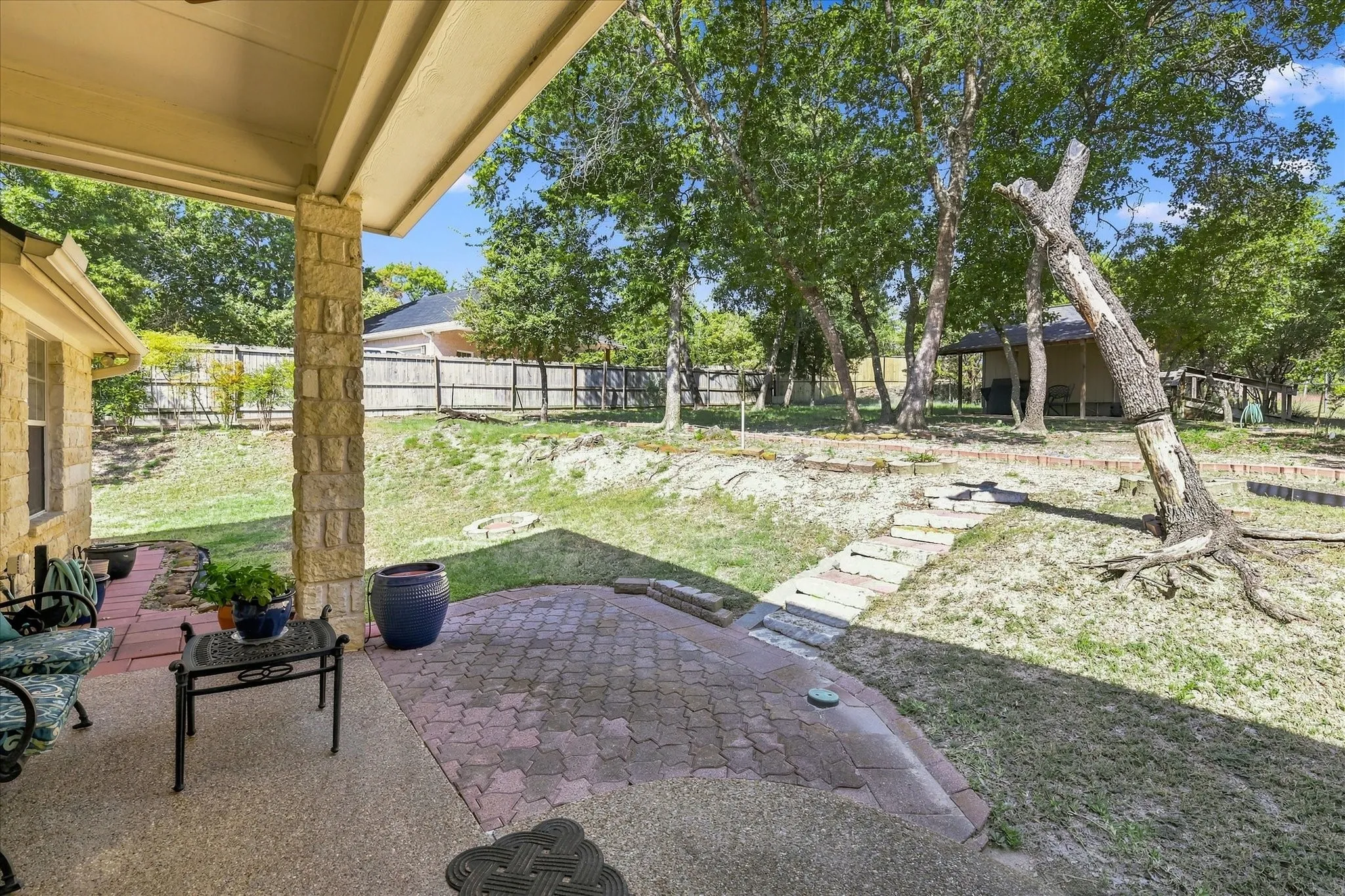 Single Family Residence For Sale in Parker County , 144 Saddle Brook Drive, Hudson Oaks, Texas 76087, 4 Bedroom, 3 Bathroom, 3 Garage spaces, 2,339 Sqft, built in 1997, mls#21356858, Real Estate Agent in Hudson Oaks, Homes For Sale in Parker county, Homes For Sale in Hudson Oaks, Realtor in Hudson Oaks Texas, Real Estate Brokerage Independent Realty Texas, Luminita Cordes Realtor