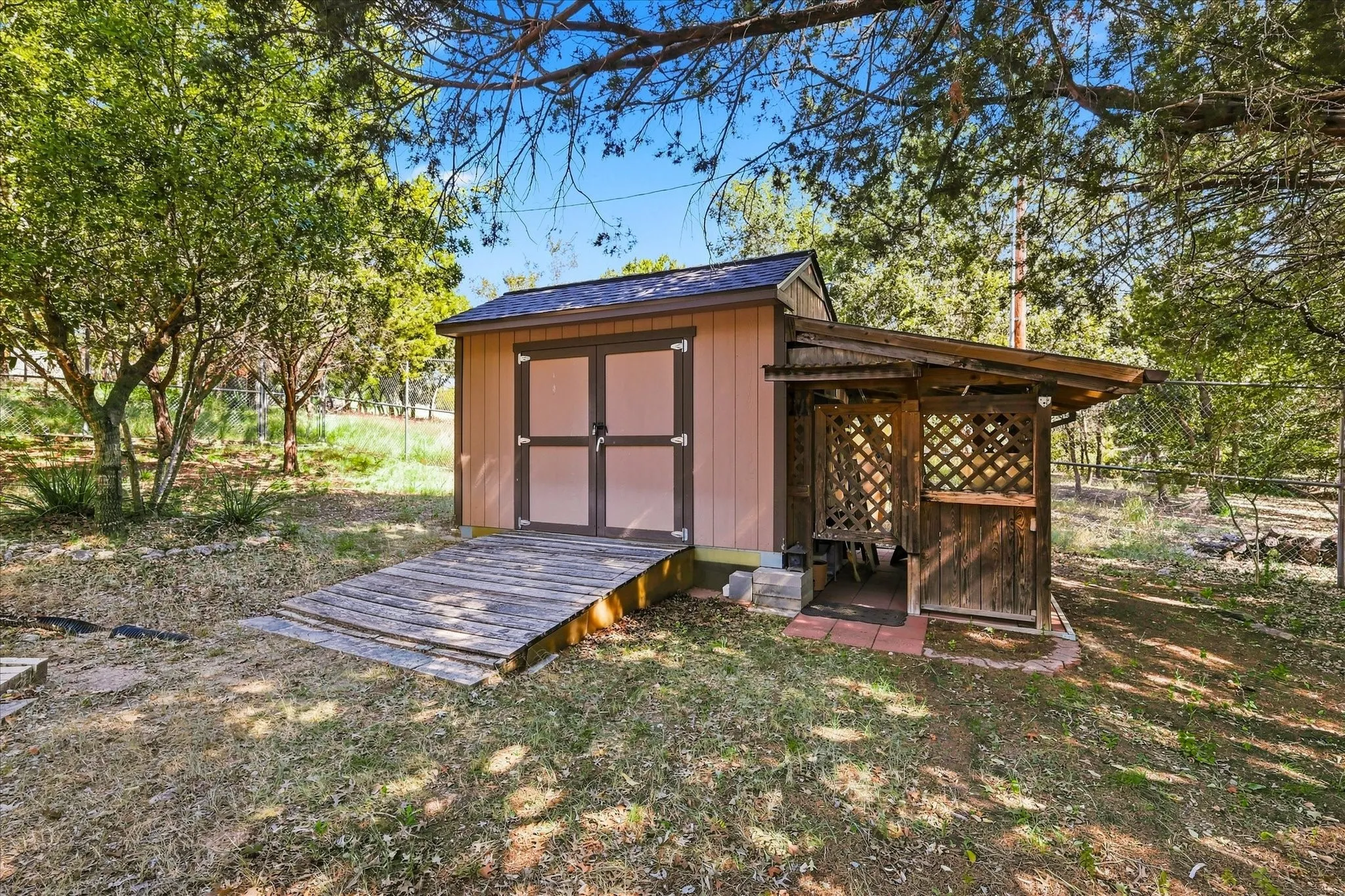 Single Family Residence For Sale in Parker County , 144 Saddle Brook Drive, Hudson Oaks, Texas 76087, 4 Bedroom, 3 Bathroom, 3 Garage spaces, 2,339 Sqft, built in 1997, mls#21356858, Real Estate Agent in Hudson Oaks, Homes For Sale in Parker county, Homes For Sale in Hudson Oaks, Realtor in Hudson Oaks Texas, Real Estate Brokerage Independent Realty Texas, Luminita Cordes Realtor