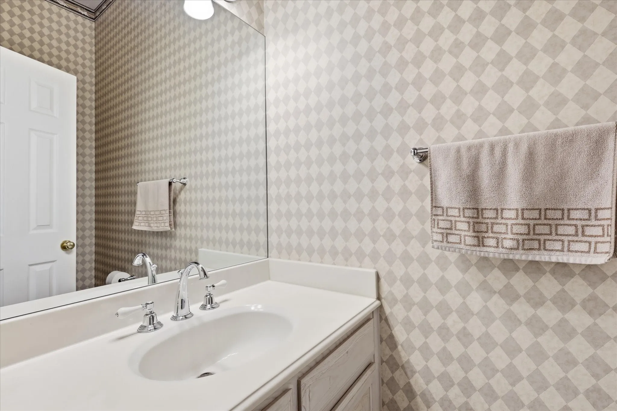 Single Family Residence For Sale in Parker County , 144 Saddle Brook Drive, Hudson Oaks, Texas 76087, 4 Bedroom, 3 Bathroom, 3 Garage spaces, 2,339 Sqft, built in 1997, mls#21356858, Real Estate Agent in Hudson Oaks, Homes For Sale in Parker county, Homes For Sale in Hudson Oaks, Realtor in Hudson Oaks Texas, Real Estate Brokerage Independent Realty Texas, Luminita Cordes Realtor