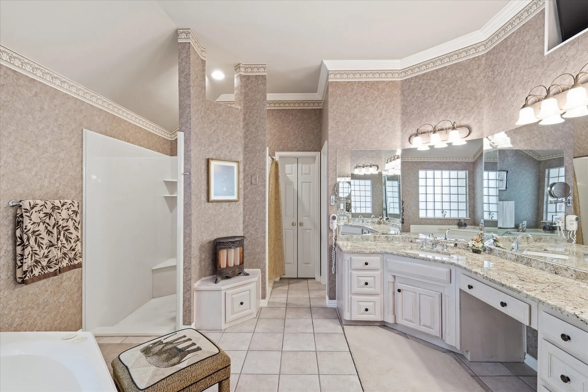 Single Family Residence For Sale in Parker County , 144 Saddle Brook Drive, Hudson Oaks, Texas 76087, 4 Bedroom, 3 Bathroom, 3 Garage spaces, 2,339 Sqft, built in 1997, mls#21356858, Real Estate Agent in Hudson Oaks, Homes For Sale in Parker county, Homes For Sale in Hudson Oaks, Realtor in Hudson Oaks Texas, Real Estate Brokerage Independent Realty Texas, Luminita Cordes Realtor