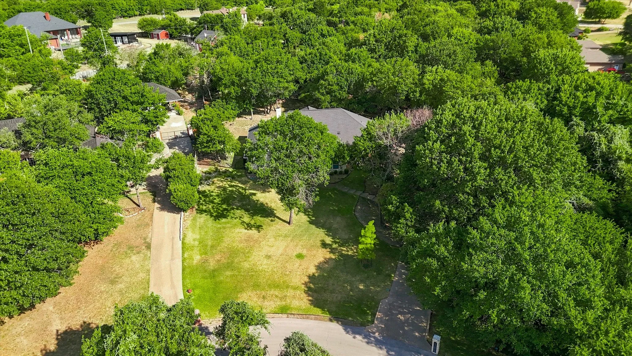 Single Family Residence For Sale in Parker County , 144 Saddle Brook Drive, Hudson Oaks, Texas 76087, 4 Bedroom, 3 Bathroom, 3 Garage spaces, 2,339 Sqft, built in 1997, mls#21356858, Real Estate Agent in Hudson Oaks, Homes For Sale in Parker county, Homes For Sale in Hudson Oaks, Realtor in Hudson Oaks Texas, Real Estate Brokerage Independent Realty Texas, Luminita Cordes Realtor