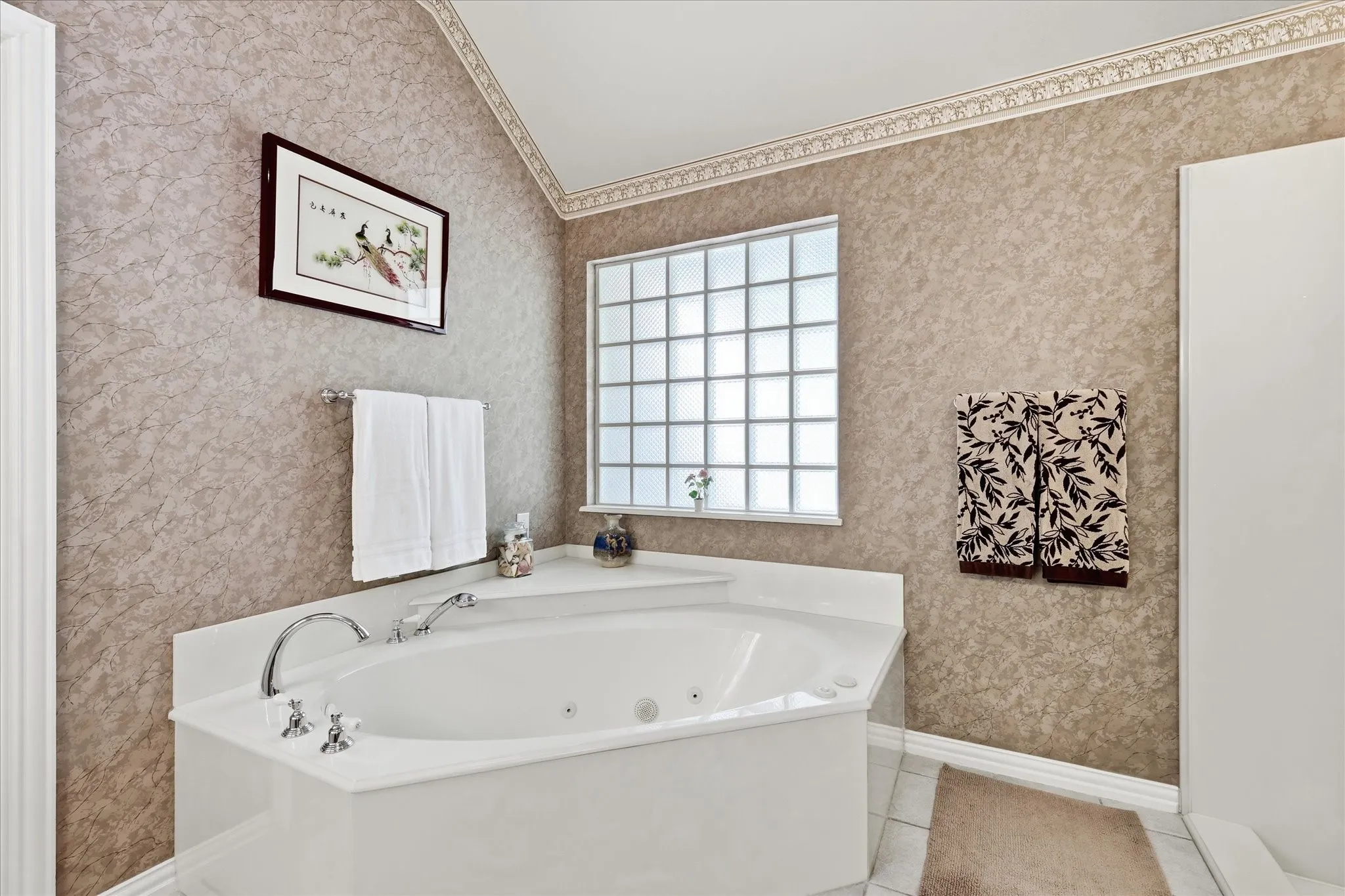 Single Family Residence For Sale in Parker County , 144 Saddle Brook Drive, Hudson Oaks, Texas 76087, 4 Bedroom, 3 Bathroom, 3 Garage spaces, 2,339 Sqft, built in 1997, mls#21356858, Real Estate Agent in Hudson Oaks, Homes For Sale in Parker county, Homes For Sale in Hudson Oaks, Realtor in Hudson Oaks Texas, Real Estate Brokerage Independent Realty Texas, Luminita Cordes Realtor
