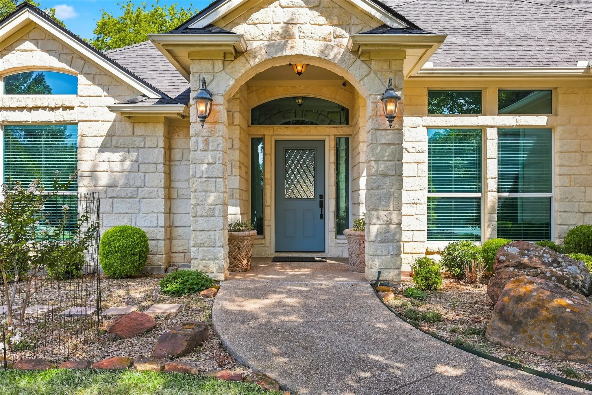 Single Family Residence For Sale in Parker County , 144 Saddle Brook Drive, Hudson Oaks, Texas 76087, 4 Bedroom, 3 Bathroom, 3 Garage spaces, 2,339 Sqft, built in 1997, mls#21356858, Real Estate Agent in Hudson Oaks, Homes For Sale in Parker county, Homes For Sale in Hudson Oaks, Realtor in Hudson Oaks Texas, Real Estate Brokerage Independent Realty Texas, Luminita Cordes Realtor