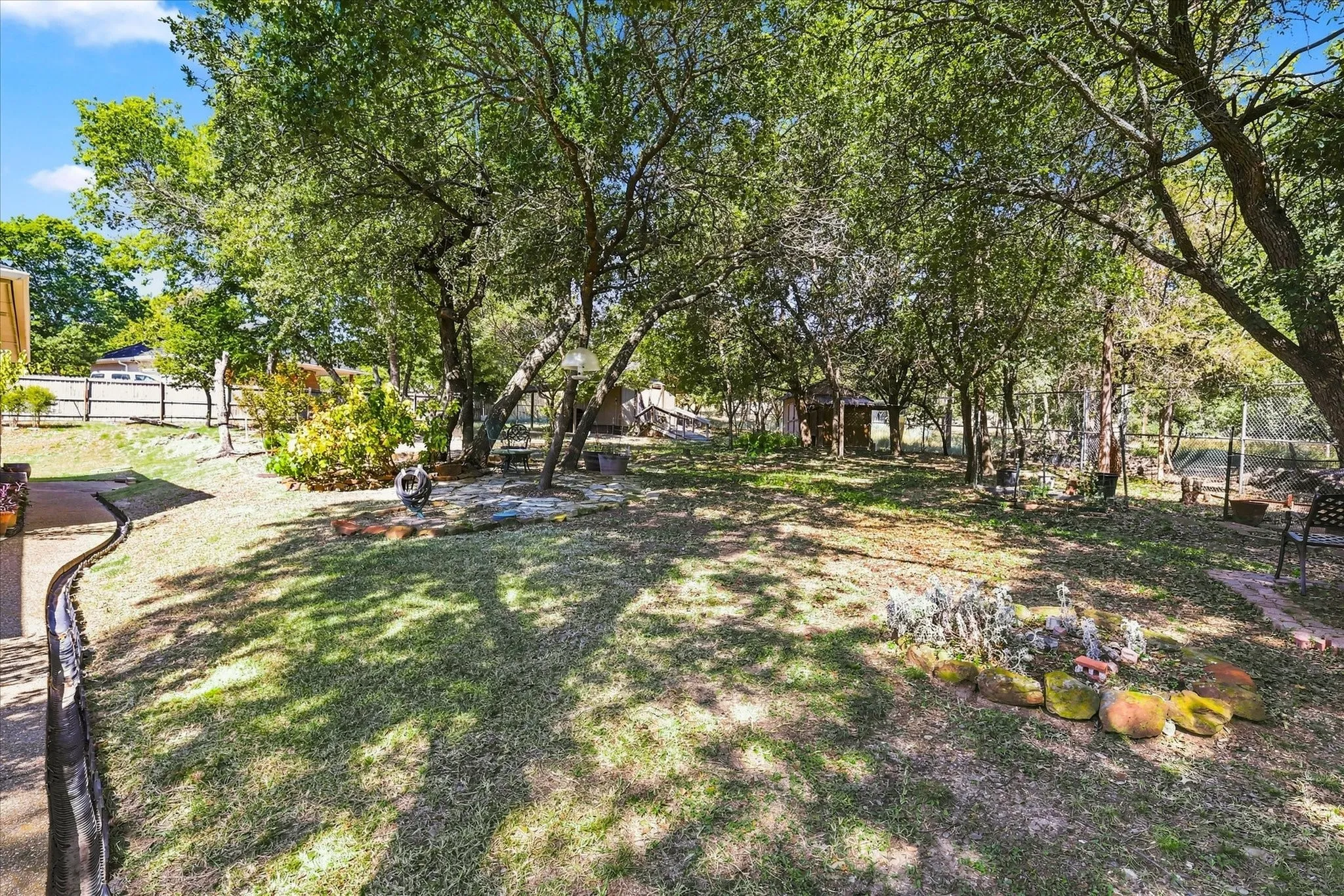 Single Family Residence For Sale in Parker County , 144 Saddle Brook Drive, Hudson Oaks, Texas 76087, 4 Bedroom, 3 Bathroom, 3 Garage spaces, 2,339 Sqft, built in 1997, mls#21356858, Real Estate Agent in Hudson Oaks, Homes For Sale in Parker county, Homes For Sale in Hudson Oaks, Realtor in Hudson Oaks Texas, Real Estate Brokerage Independent Realty Texas, Luminita Cordes Realtor