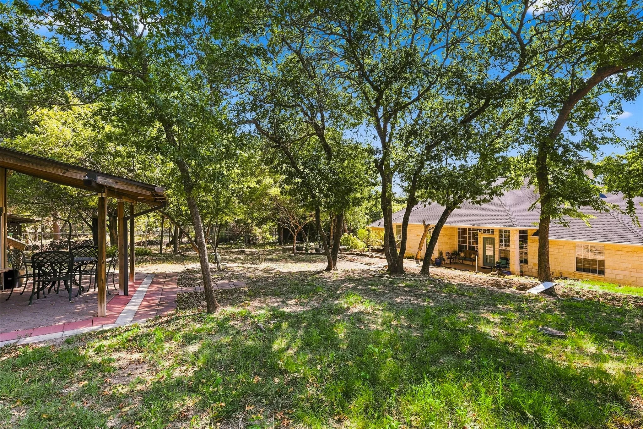 Single Family Residence For Sale in Parker County , 144 Saddle Brook Drive, Hudson Oaks, Texas 76087, 4 Bedroom, 3 Bathroom, 3 Garage spaces, 2,339 Sqft, built in 1997, mls#21356858, Real Estate Agent in Hudson Oaks, Homes For Sale in Parker county, Homes For Sale in Hudson Oaks, Realtor in Hudson Oaks Texas, Real Estate Brokerage Independent Realty Texas, Luminita Cordes Realtor
