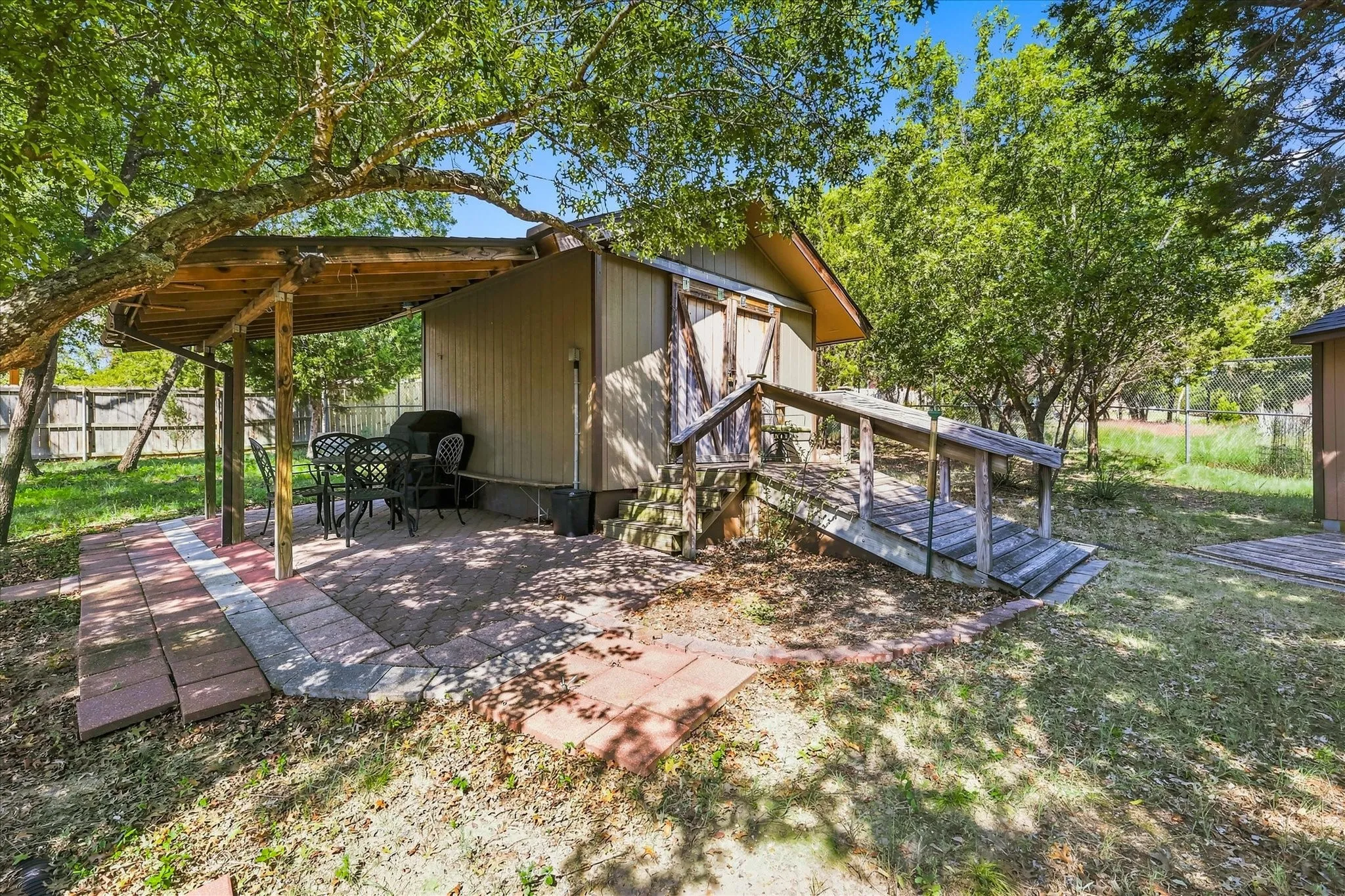 Single Family Residence For Sale in Parker County , 144 Saddle Brook Drive, Hudson Oaks, Texas 76087, 4 Bedroom, 3 Bathroom, 3 Garage spaces, 2,339 Sqft, built in 1997, mls#21356858, Real Estate Agent in Hudson Oaks, Homes For Sale in Parker county, Homes For Sale in Hudson Oaks, Realtor in Hudson Oaks Texas, Real Estate Brokerage Independent Realty Texas, Luminita Cordes Realtor