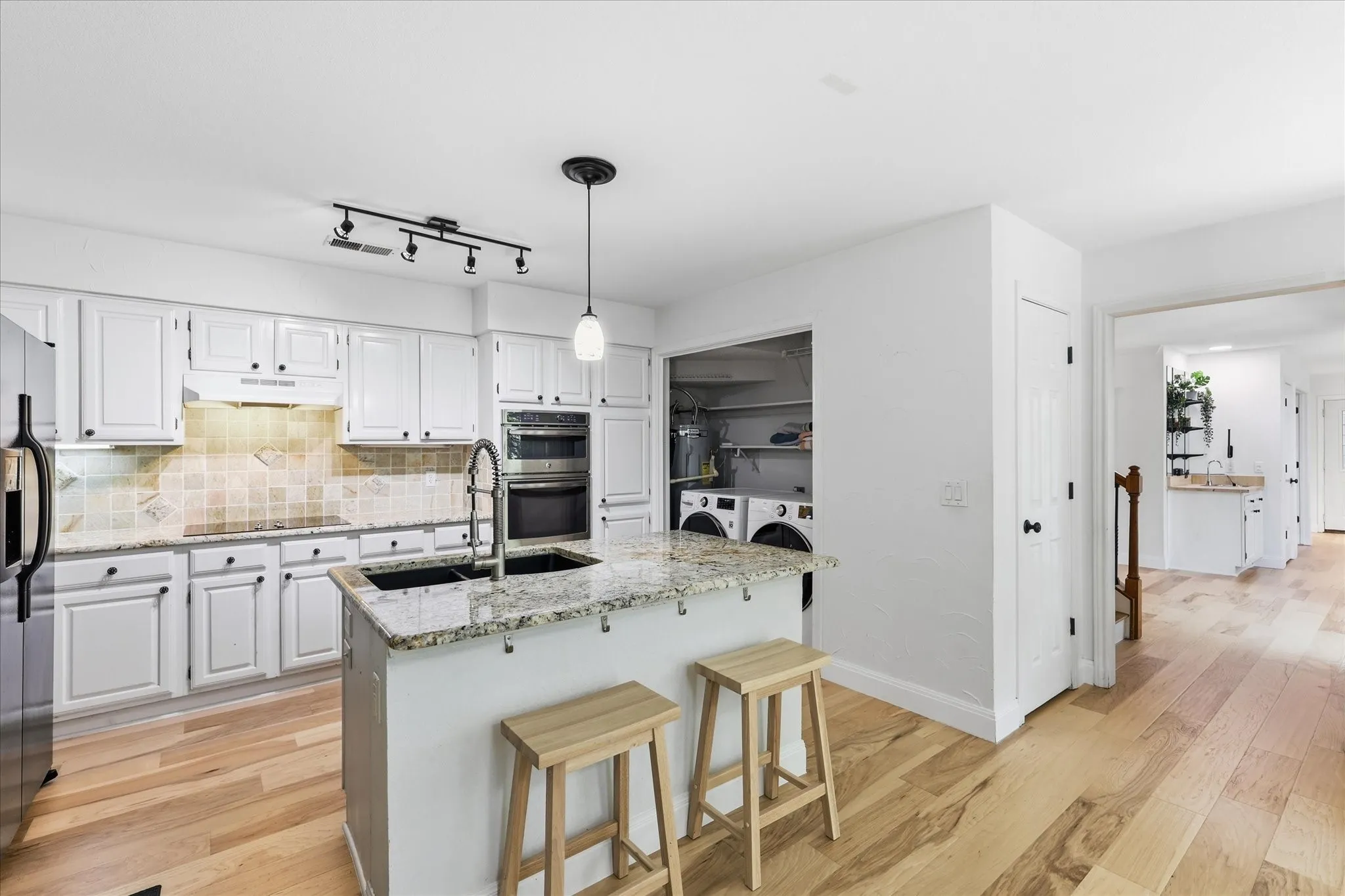Condominium For Sale in Collin County , 17735 Windflower Way 106, Dallas, Texas 75252, 3 Bedroom, 3 Bathroom, 2 Garage spaces, 1,934 Sqft, built in 1985, mls#21351261, Real Estate Agent in Dallas, Homes For Sale in Collin county, Homes For Sale in Dallas, Realtor in Dallas Texas, Real Estate Brokerage Independent Realty Texas, Luminita Cordes Realtor