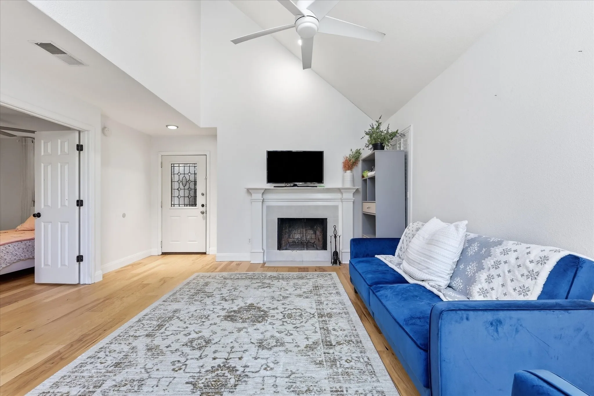 Condominium For Sale in Collin County , 17735 Windflower Way 106, Dallas, Texas 75252, 3 Bedroom, 3 Bathroom, 2 Garage spaces, 1,934 Sqft, built in 1985, mls#21351261, Real Estate Agent in Dallas, Homes For Sale in Collin county, Homes For Sale in Dallas, Realtor in Dallas Texas, Real Estate Brokerage Independent Realty Texas, Luminita Cordes Realtor