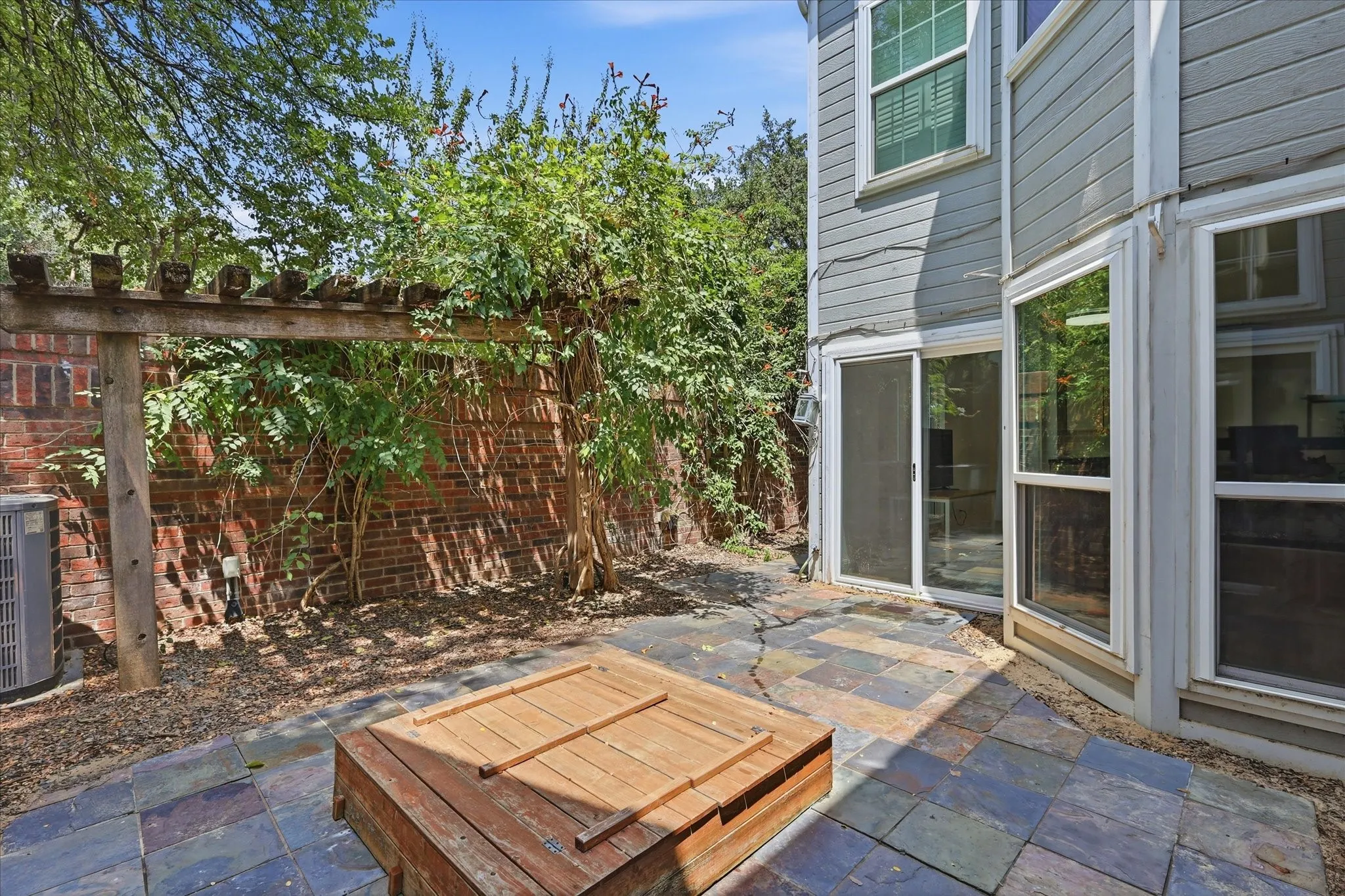 Condominium For Sale in Collin County , 17735 Windflower Way 106, Dallas, Texas 75252, 3 Bedroom, 3 Bathroom, 2 Garage spaces, 1,934 Sqft, built in 1985, mls#21351261, Real Estate Agent in Dallas, Homes For Sale in Collin county, Homes For Sale in Dallas, Realtor in Dallas Texas, Real Estate Brokerage Independent Realty Texas, Luminita Cordes Realtor